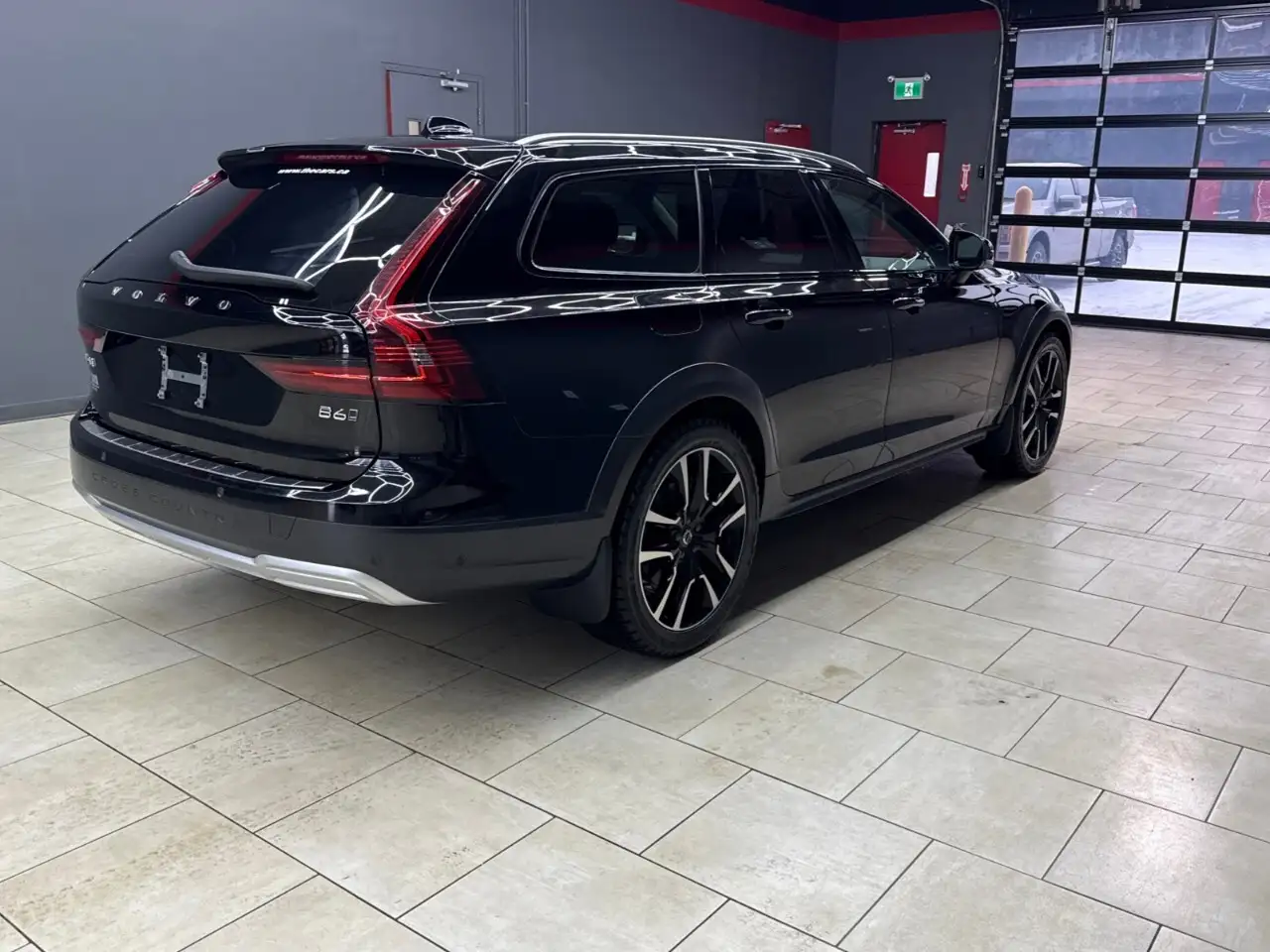 Volvo V90 Cross Country снимка Volvo V90 Cross Country