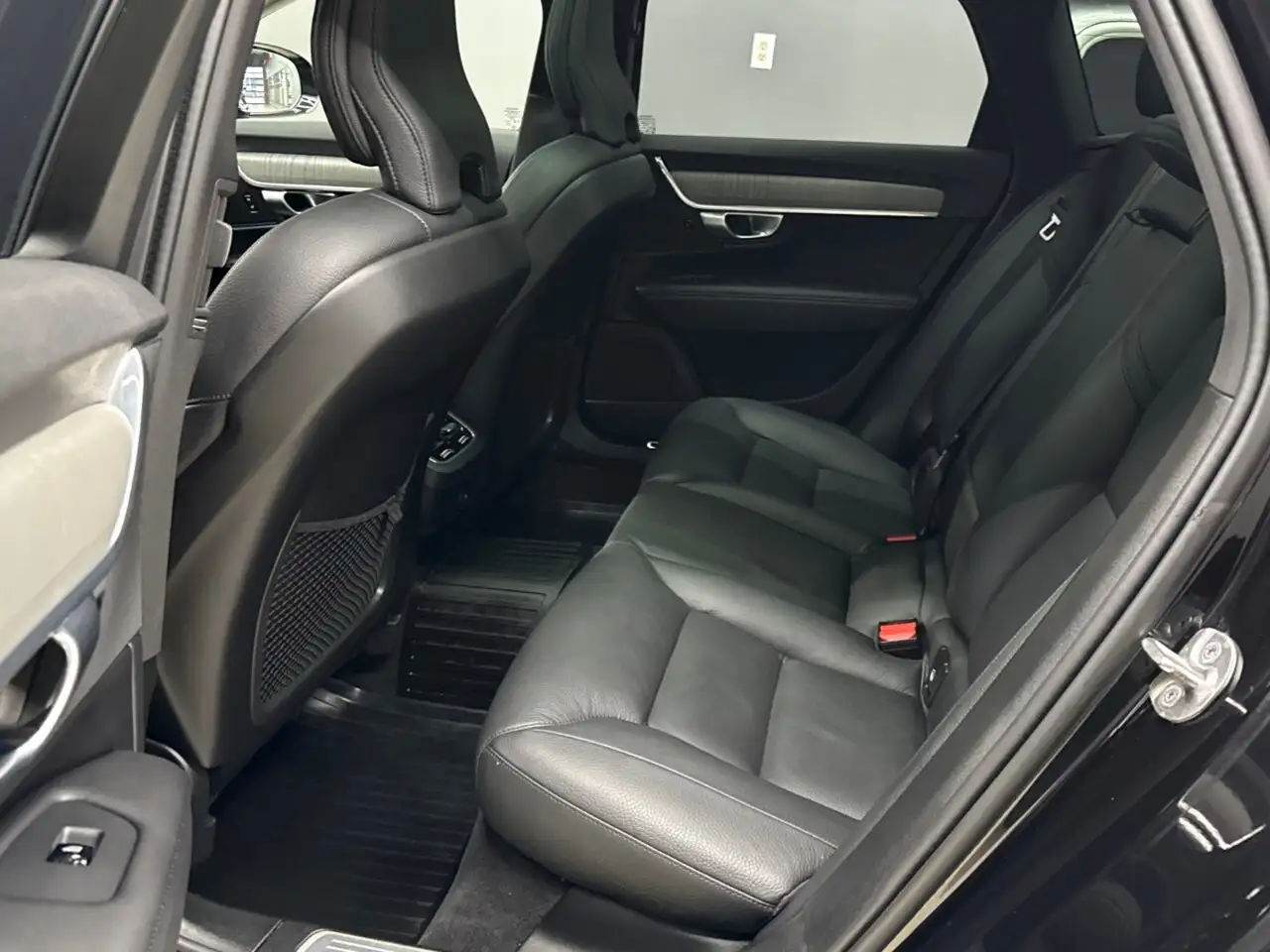 Volvo V90 Cross Country снимка Volvo V90 Cross Country