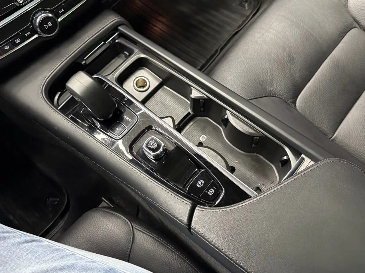 Volvo V90 Cross Country снимка Volvo V90 Cross Country