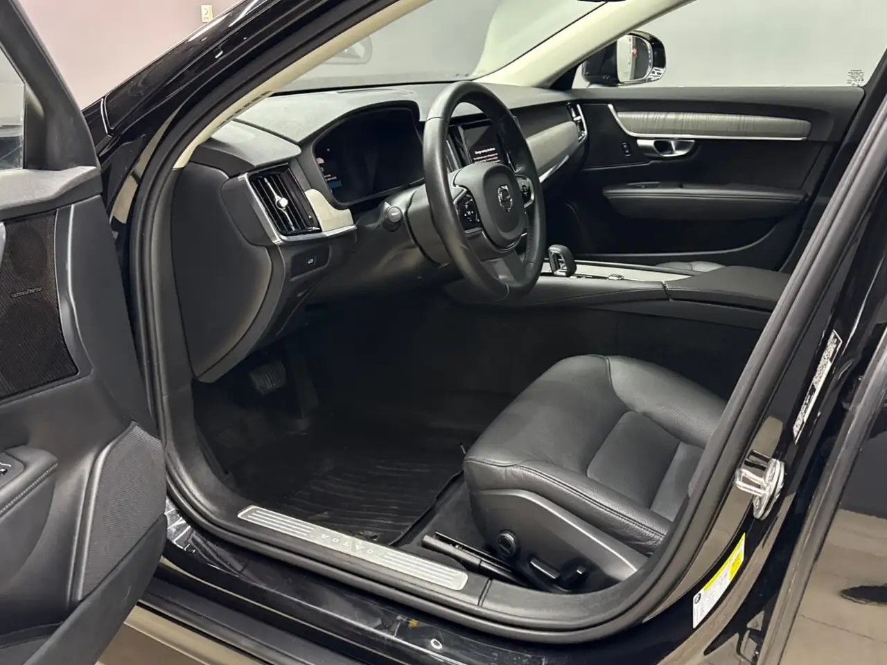 Volvo V90 Cross Country снимка Volvo V90 Cross Country