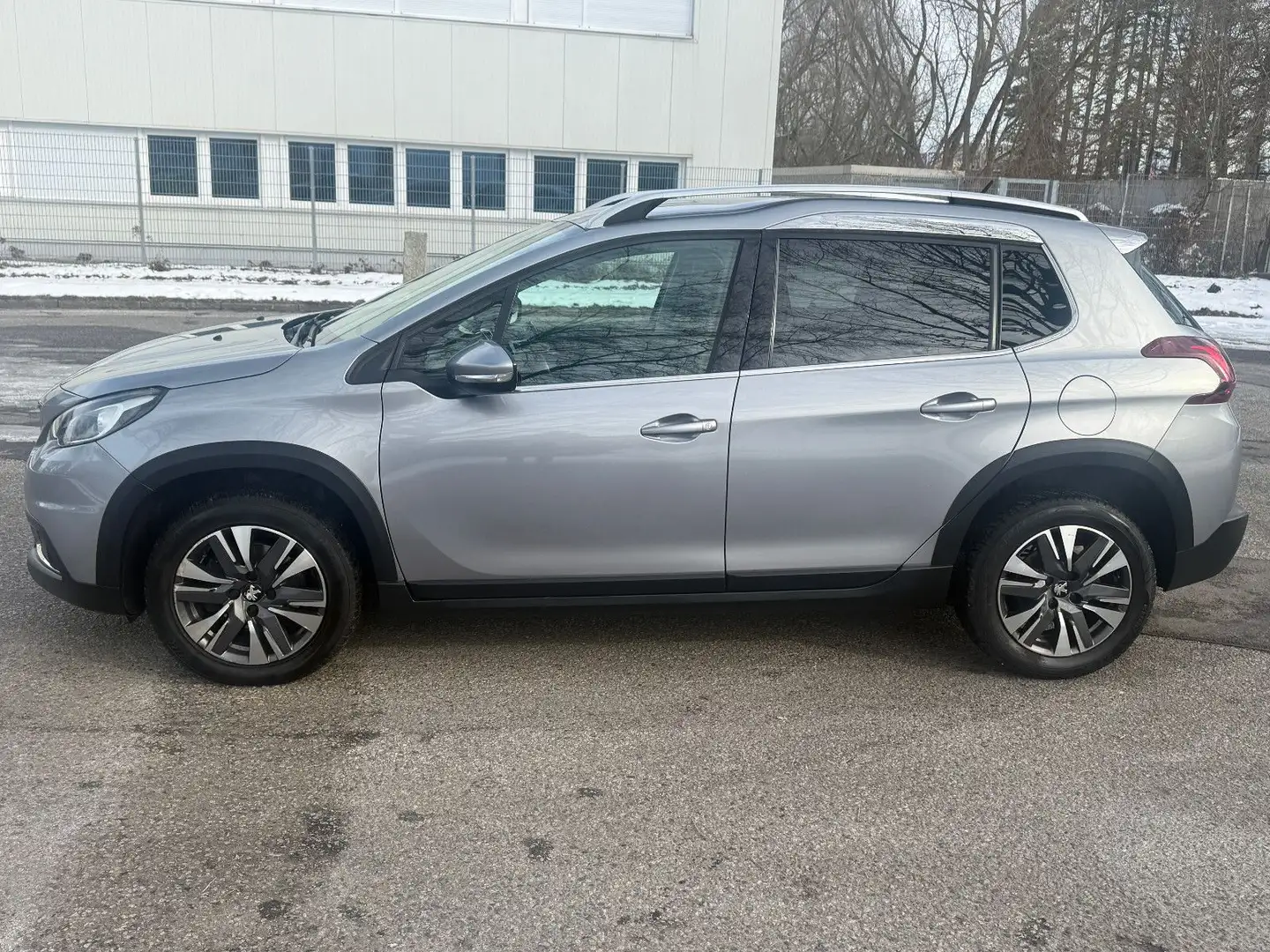 Peugeot 2008 Allure*HU*NEU*AUTOMATIK*NAVI Silber - 2