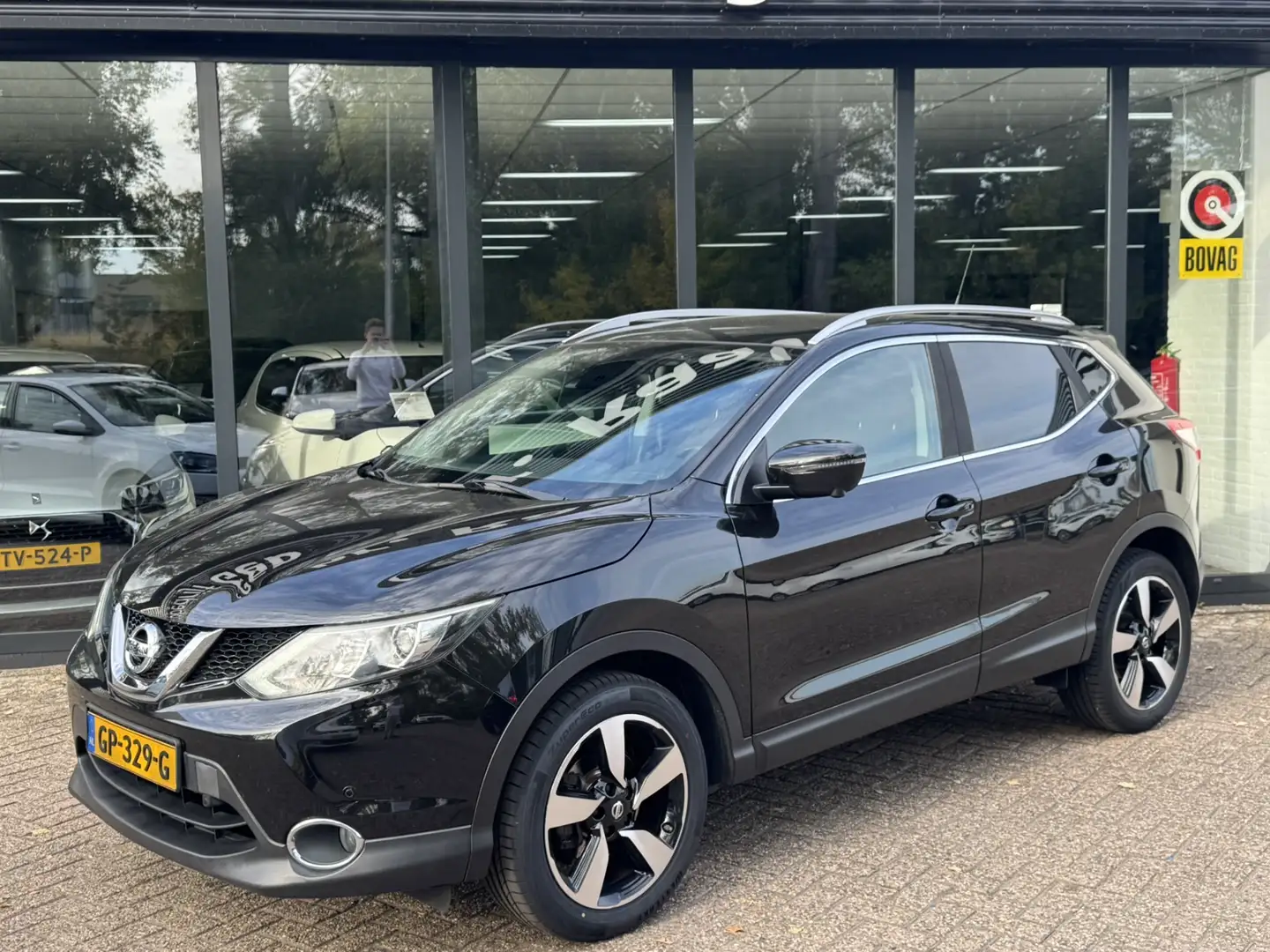 Nissan Qashqai 1.2 Connect Edition*Panorama*Navi*EXPORT/EX.BPM* Zwart - 2