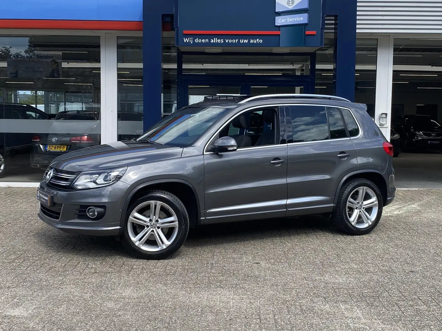 Volkswagen Tiguan 1.4 TSI Sport&Style R-line Edition / NL-Auto / Ope Grijs - 2
