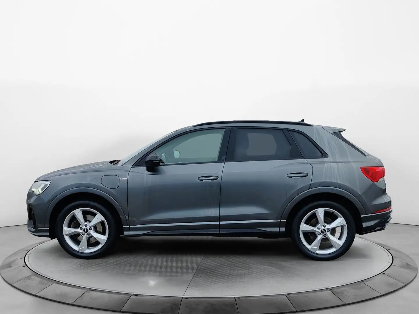 Audi Q3 45 TFSI e S-Tronic S-Line 2x, LED, Pano, Lede Grau - 2
