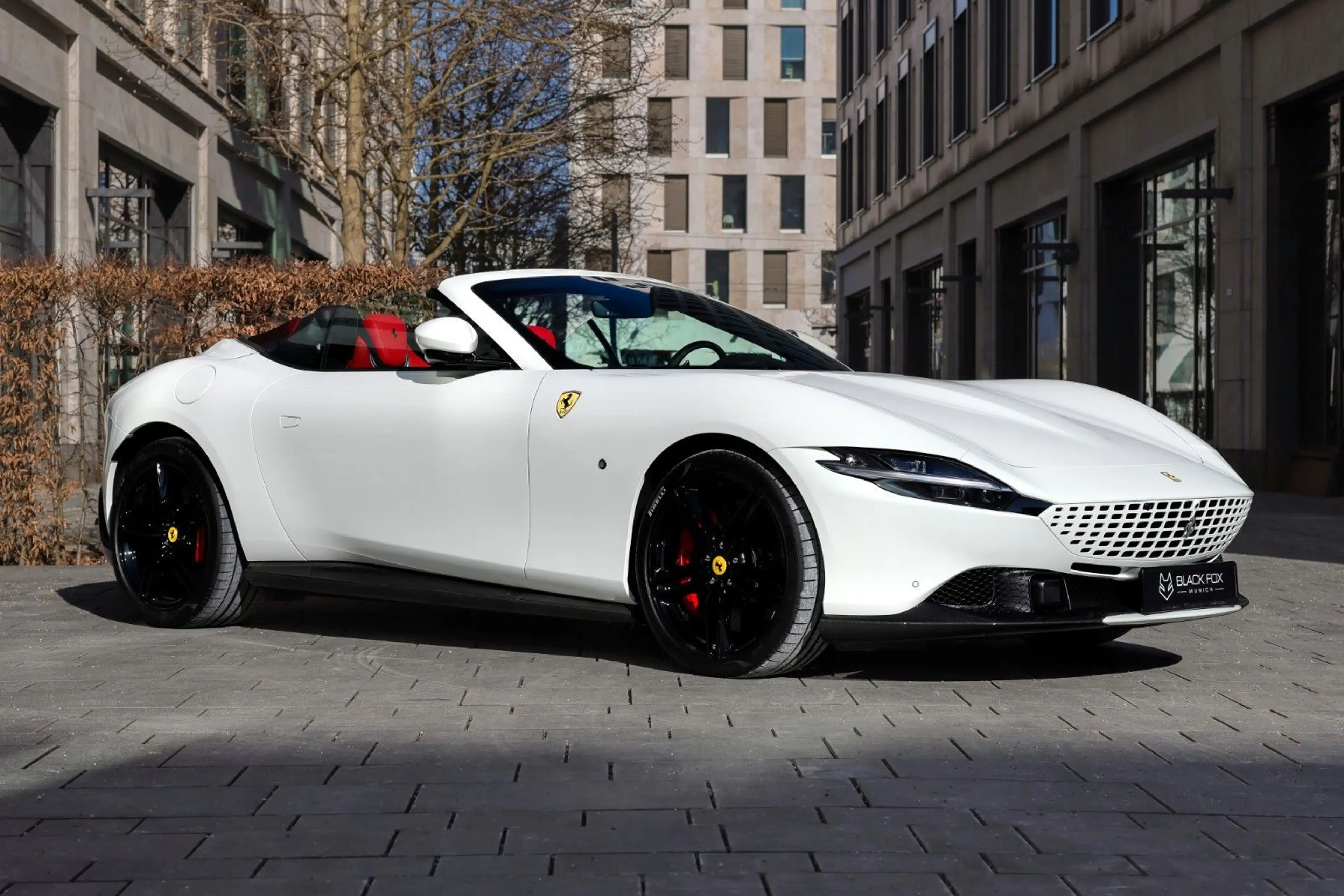 Ferrari Roma Spider | Carbon Ext. & Int. | Weiss-Rot — photo 7