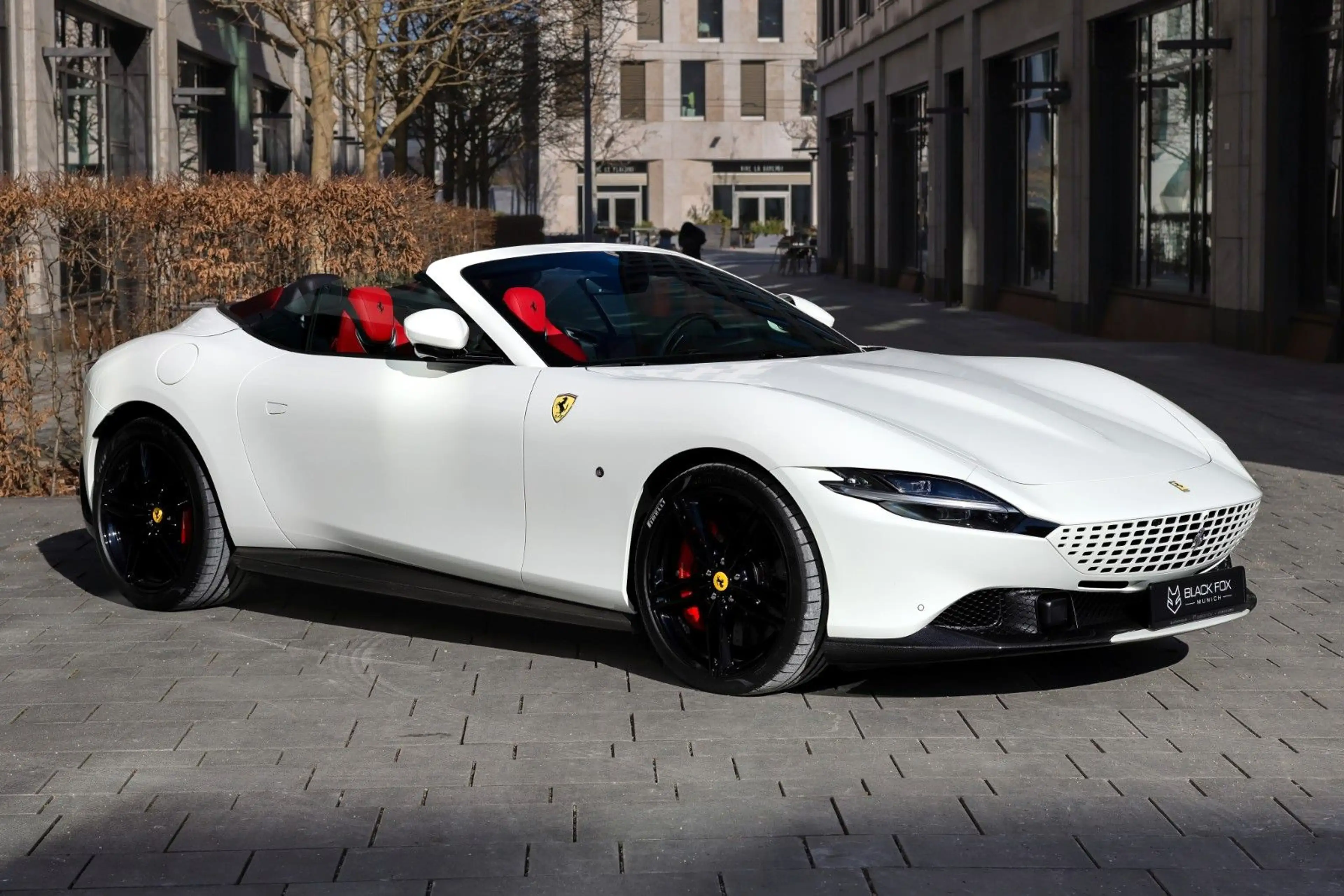 Ferrari Roma Spider | Carbon Ext. & Int. | Weiss-Rot — photo 9