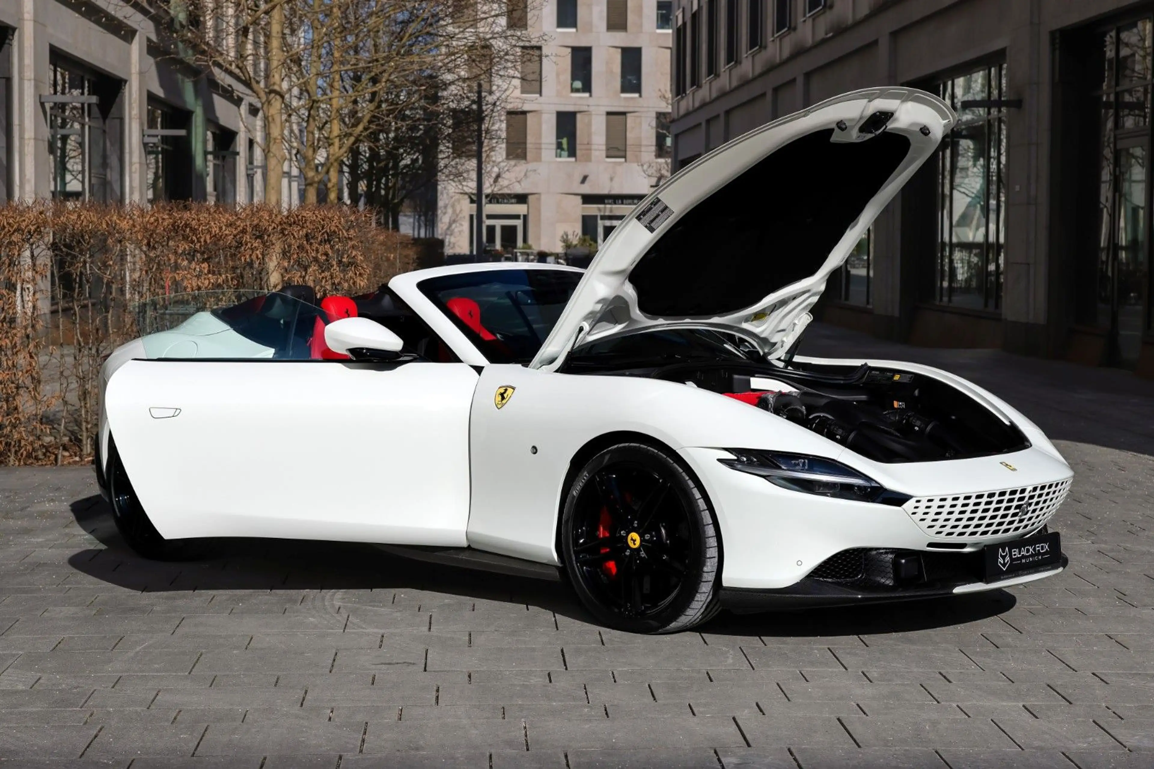 Ferrari Roma Spider | Carbon Ext. & Int. | Weiss-Rot — photo 10