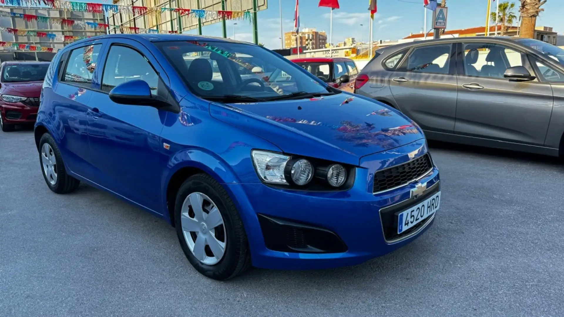 Chevrolet Aveo Pequeño Automático de 5 Puertas - 1