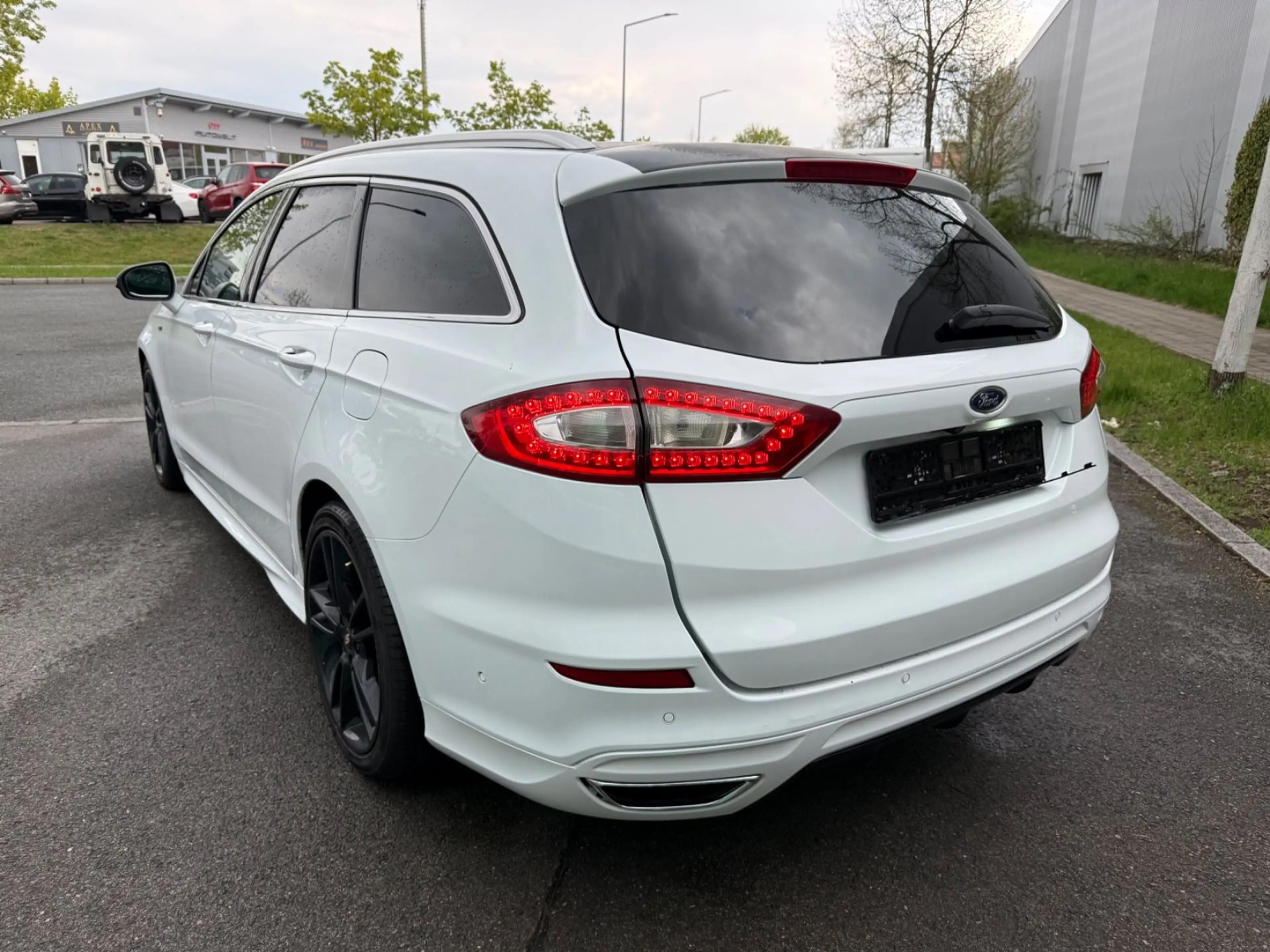 Ford Mondeo Turnier Titanium* ST-Line* Pano* LED* 8-Alu* — photo 4