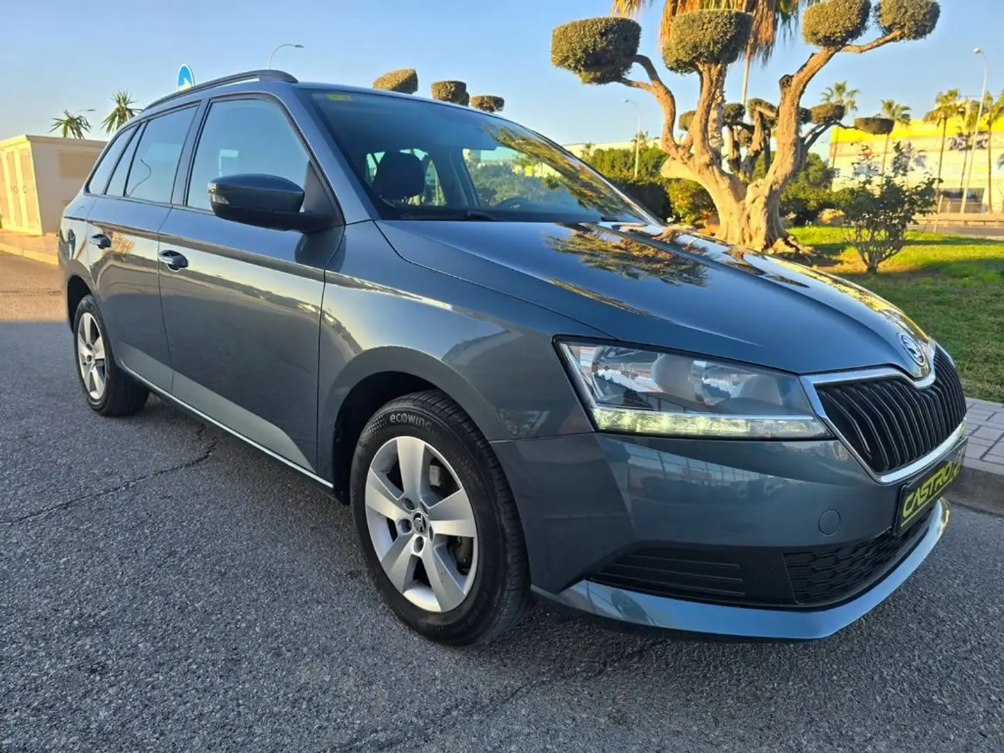 Skoda Fabia 1.0 TSI Style 70kW Grau - 1
