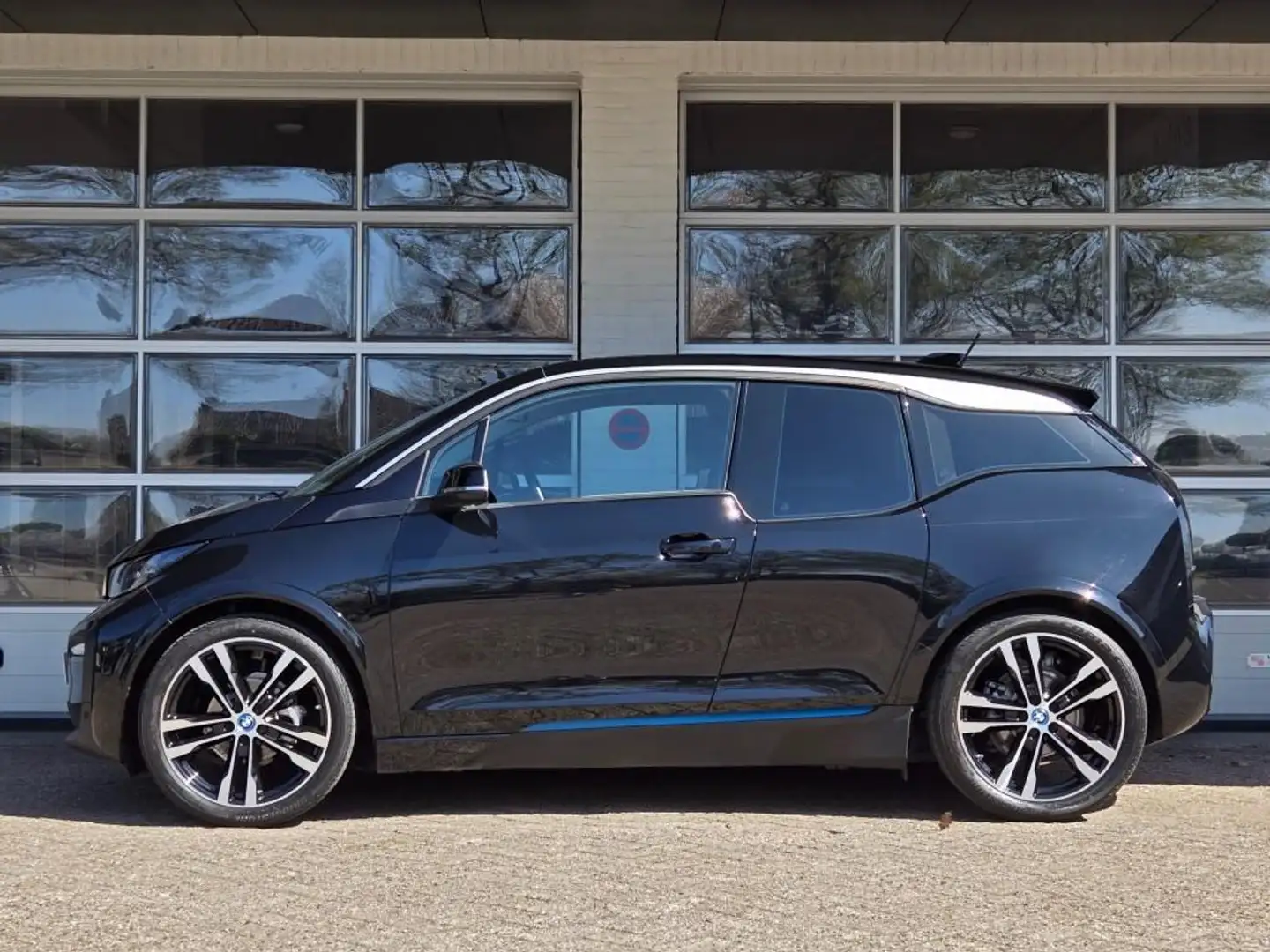 BMW i3 S 120AH 42KWH | WARMTEPOMP | NAVIGATIE PROFF. | CA Zwart - 2