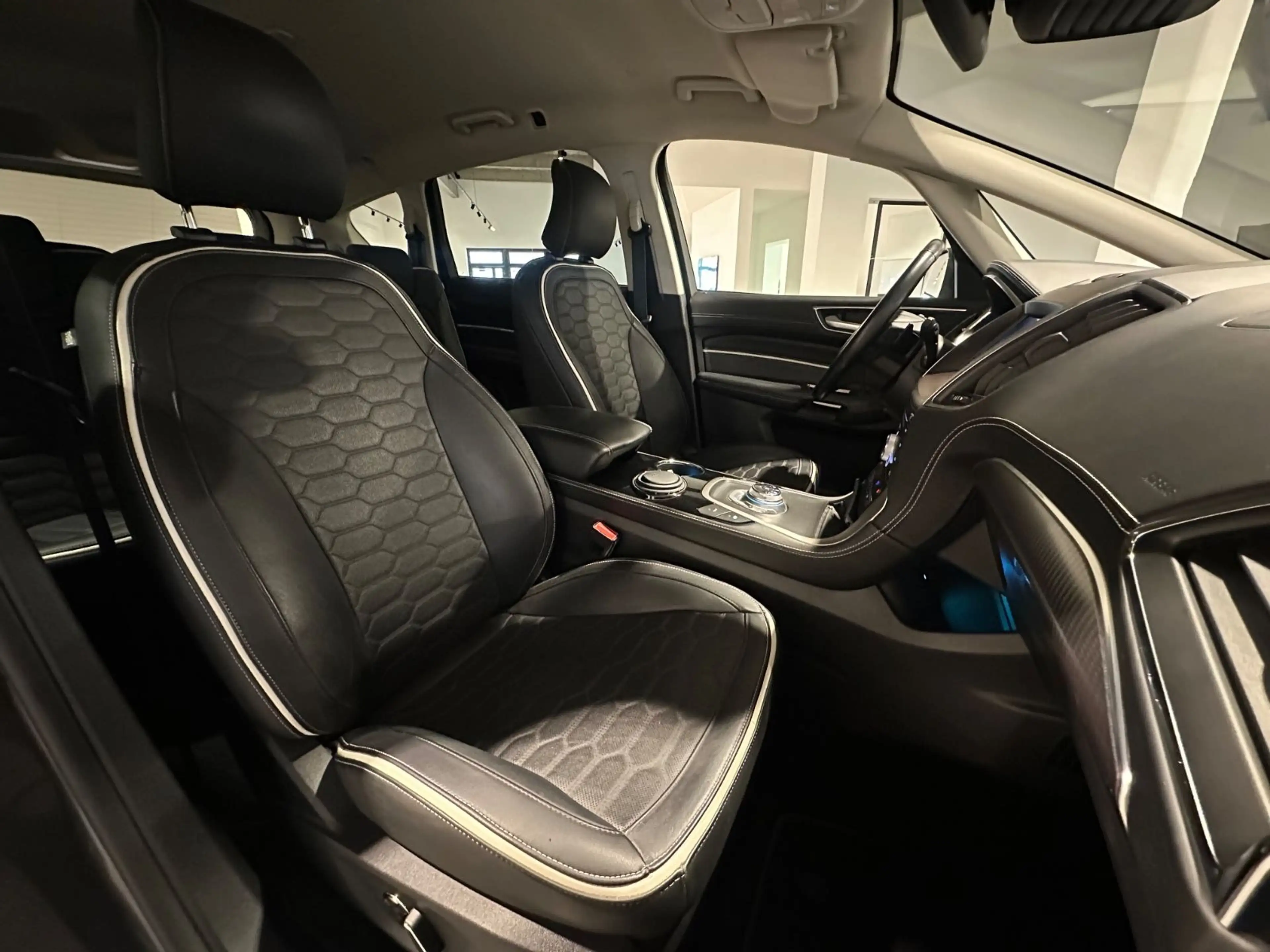 Ford S-Max Vignale *ACC,Standheizung,Carplay,AHK,LED* — photo 14