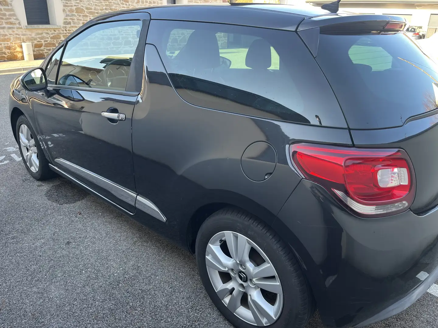 Citroen DS3 DS3 HDi 90 FAP 99g Airdream So Chic Noir - 2