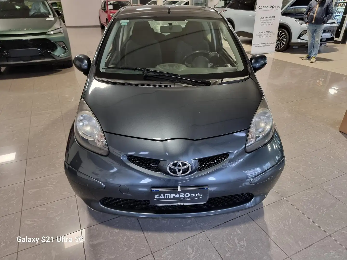 Toyota Aygo 3p 1.0 BENZINA Sol OK NEOPATENTATI Grigio - 2