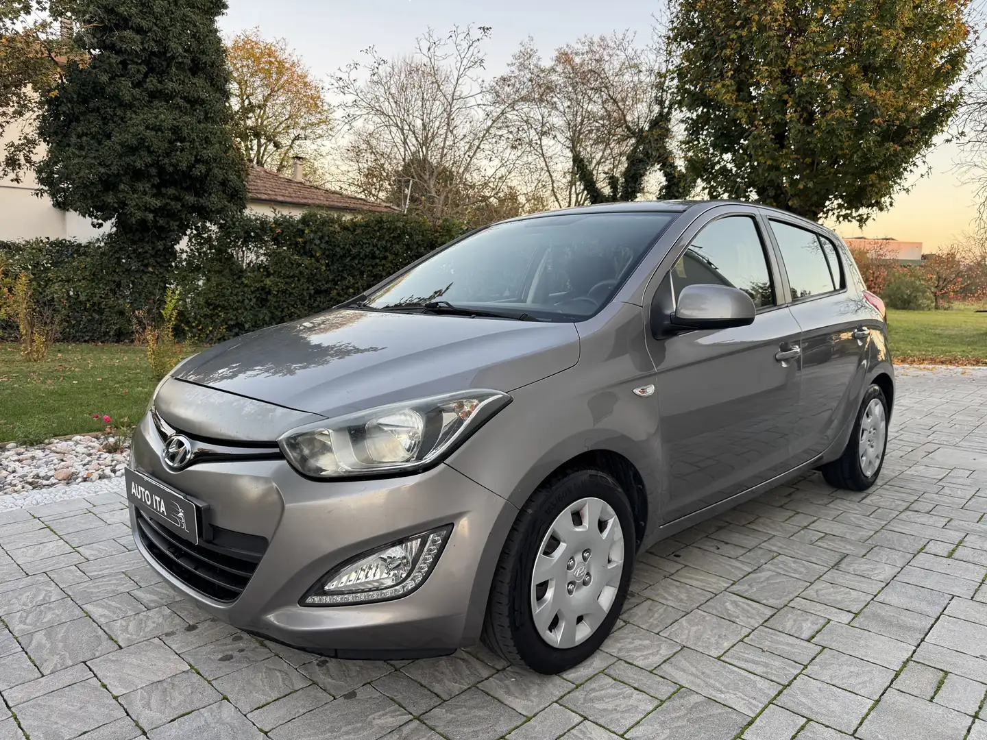 Hyundai i20 i20 GPL 1.2 Sound Edition OK NEOPATENTATI Grijs - 2