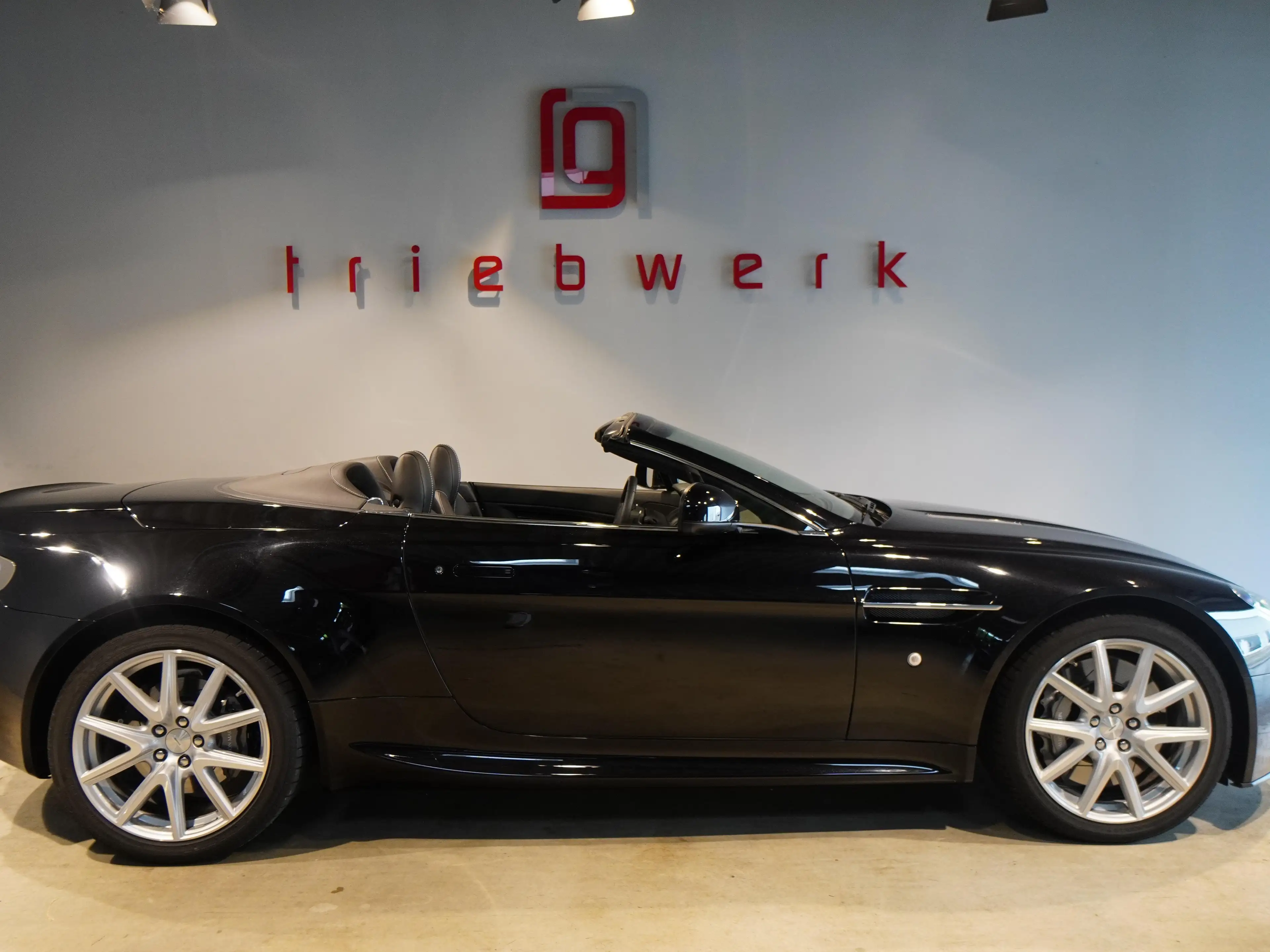 Aston Martin V8 V8 Vantage Roadster Sportshift II*BRD Fzg*700W*