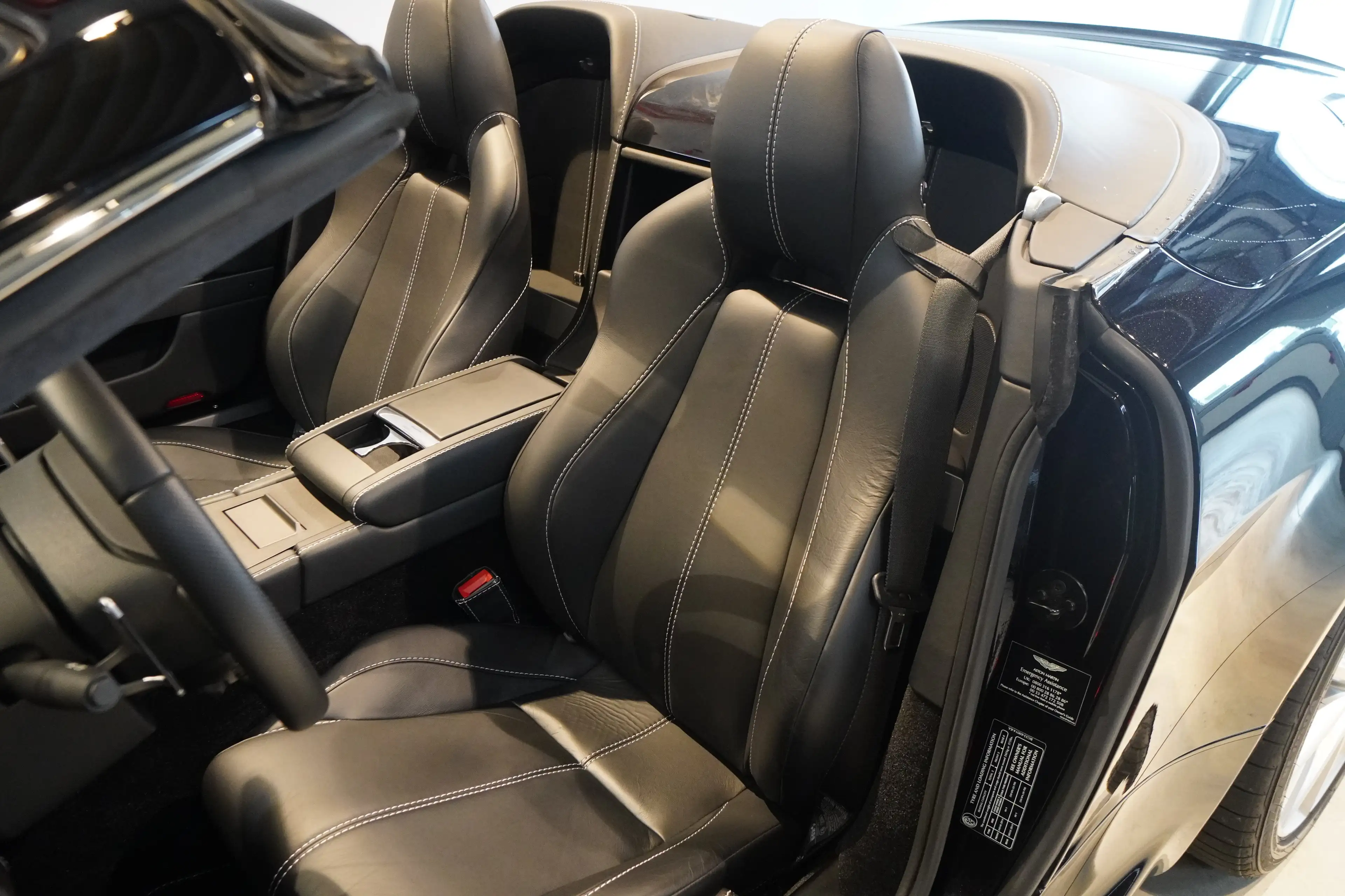 Aston Martin V8 V8 Vantage Roadster Sportshift II*BRD Fzg*700W* — photo 7