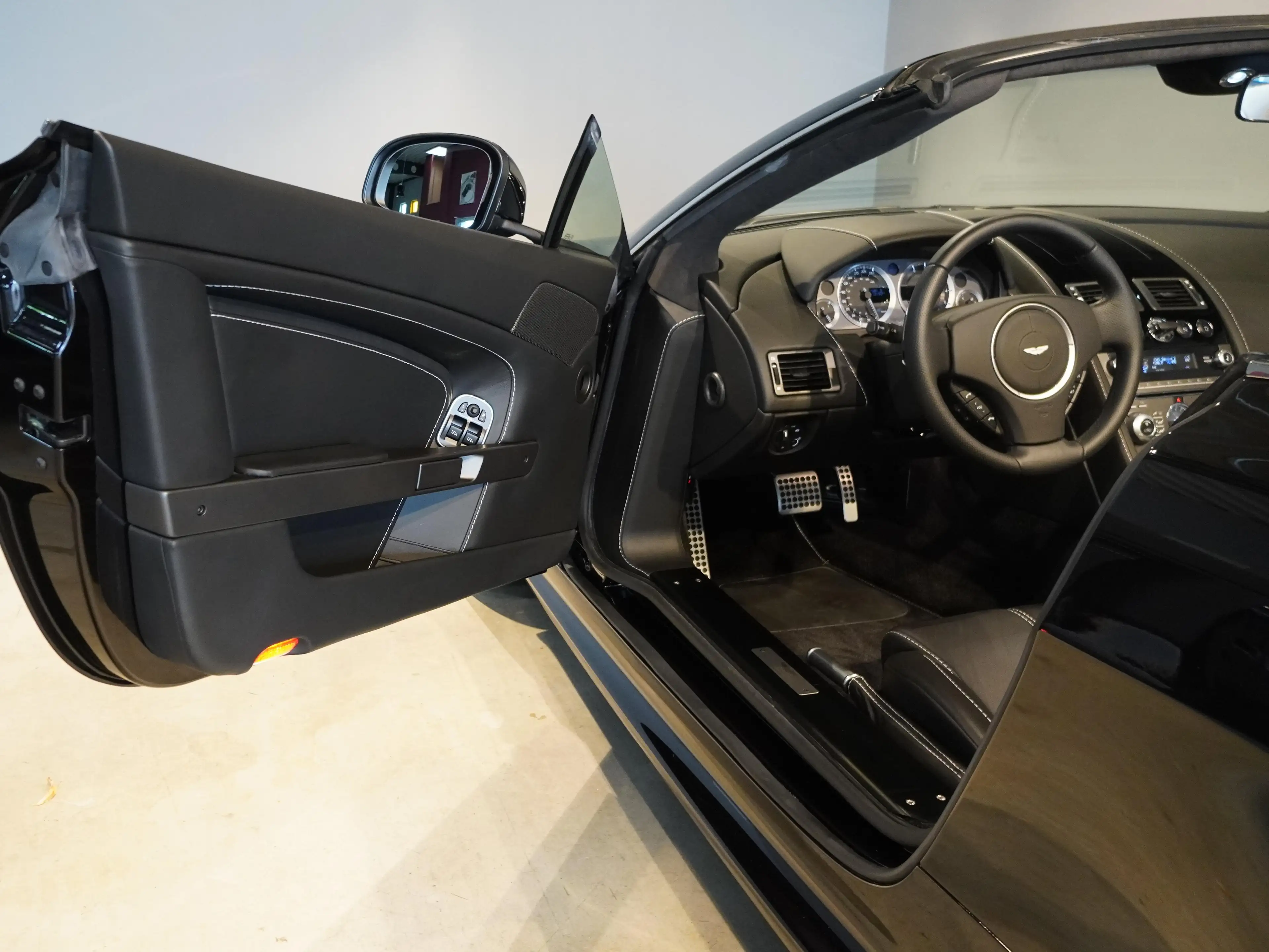 Aston Martin V8 V8 Vantage Roadster Sportshift II*BRD Fzg*700W* — photo 10
