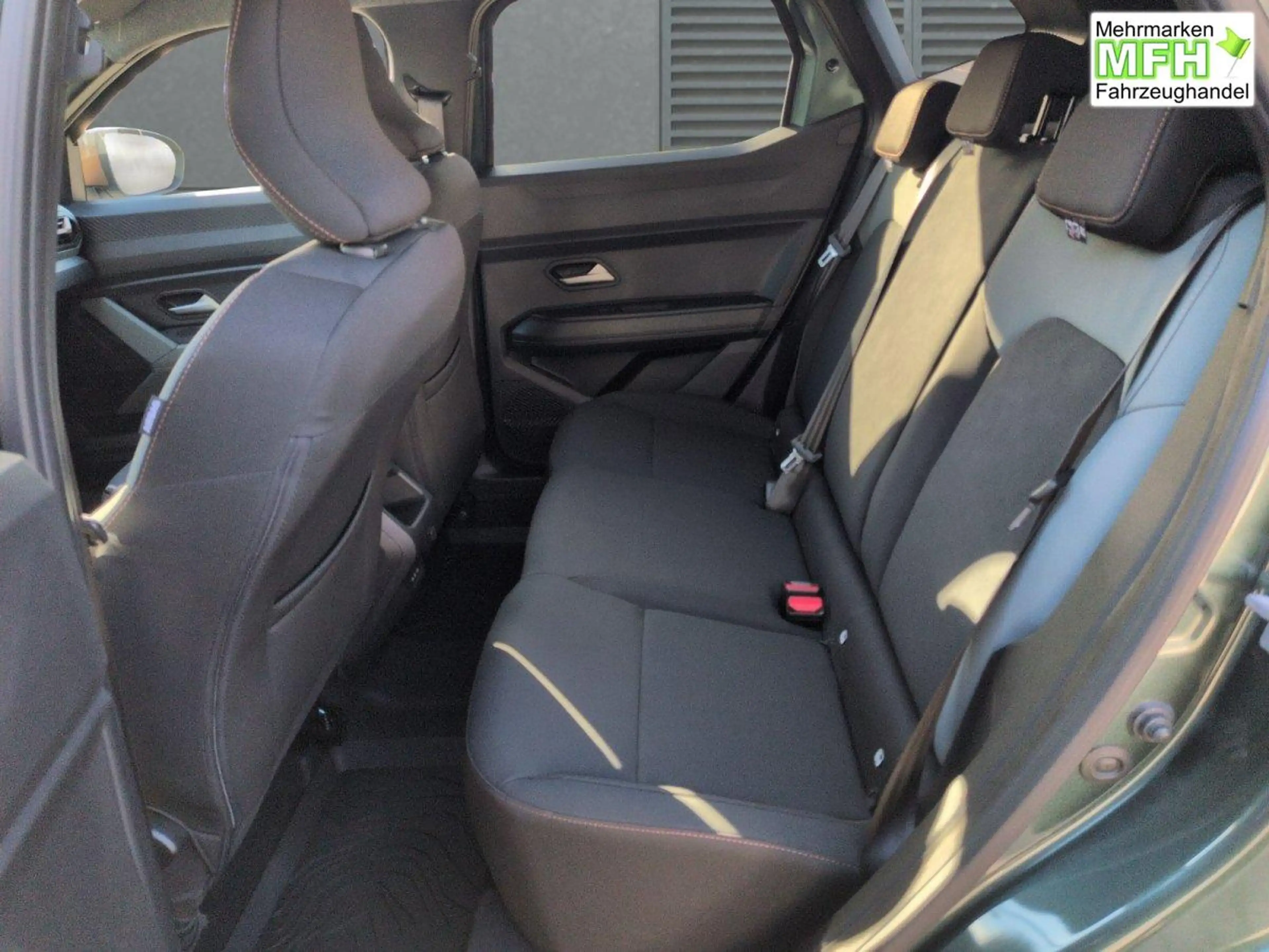 Dacia Duster Extreme SHZ+LKHZ+RFK TCe 140 103 kW (140 PS), S... — photo 5