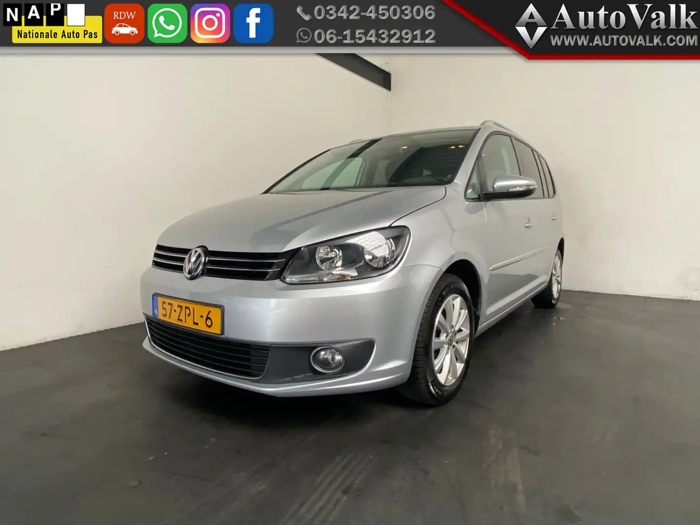 Volkswagen Touran 1.2 TSI Highline BlueMotion 7p. Grijs - 1