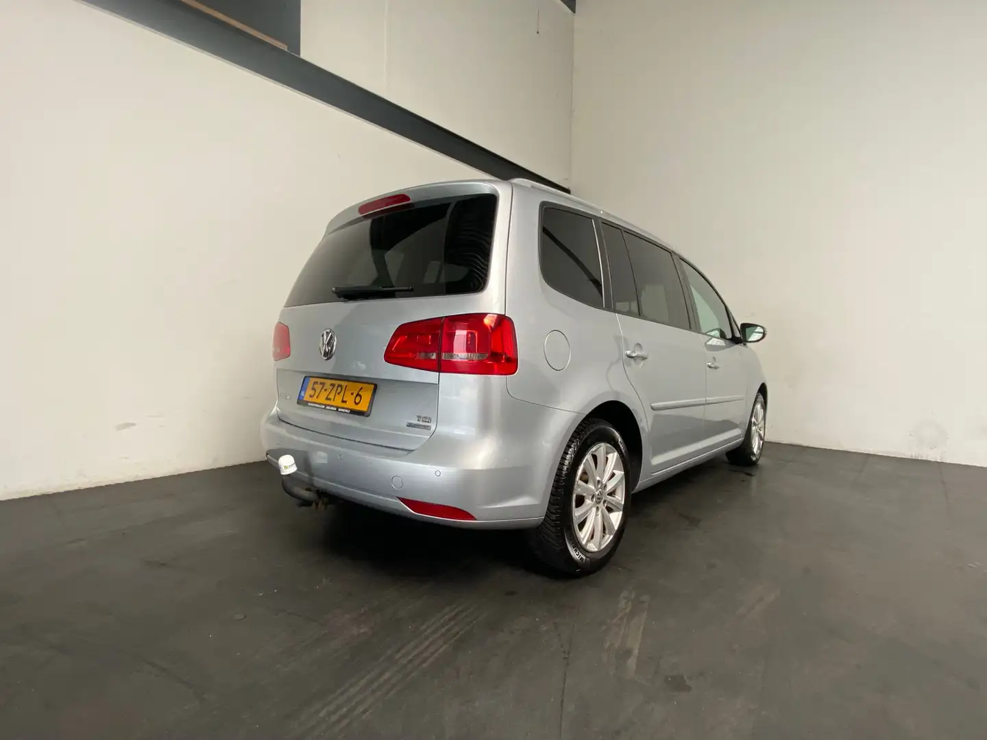 Volkswagen Touran 1.2 TSI Highline BlueMotion 7p. Grijs - 2