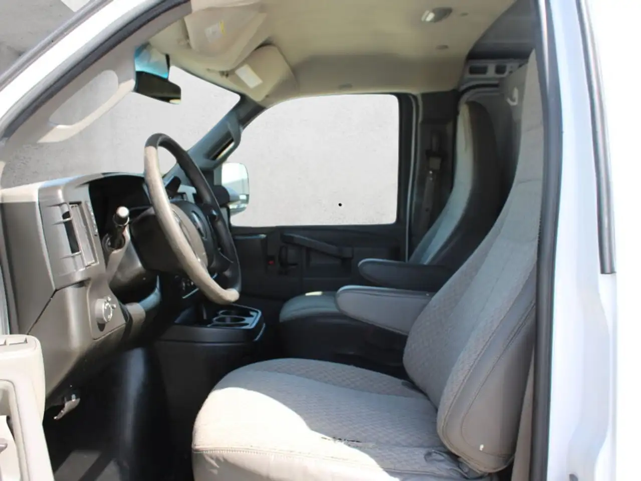 GMC Savana снимка GMC Savana