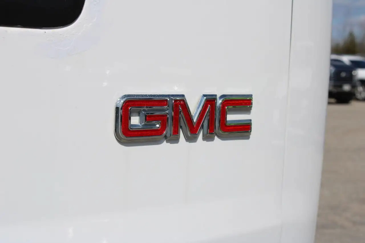 GMC Savana снимка GMC Savana
