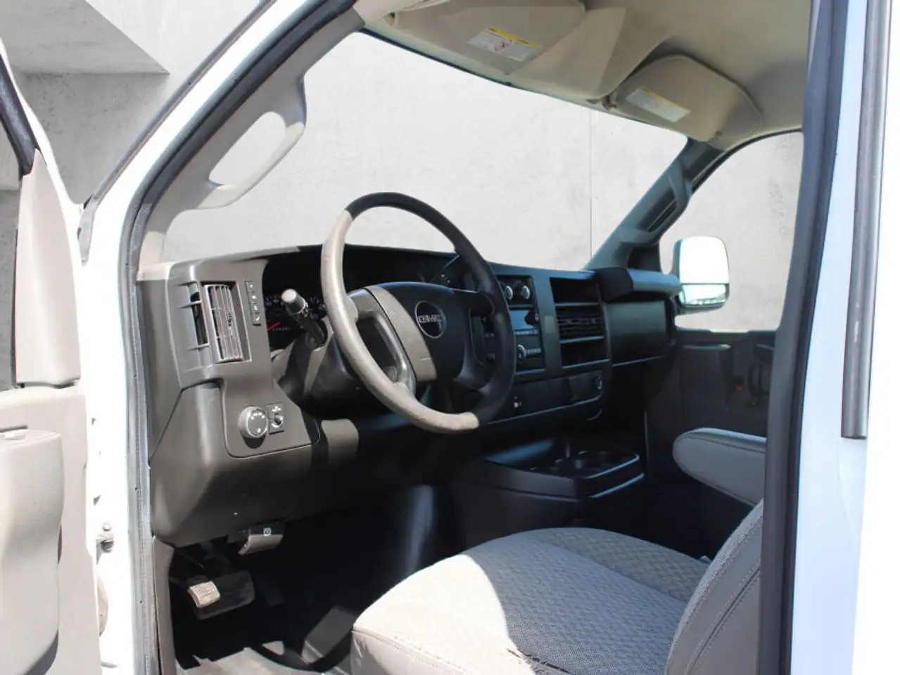 GMC Savana снимка GMC Savana