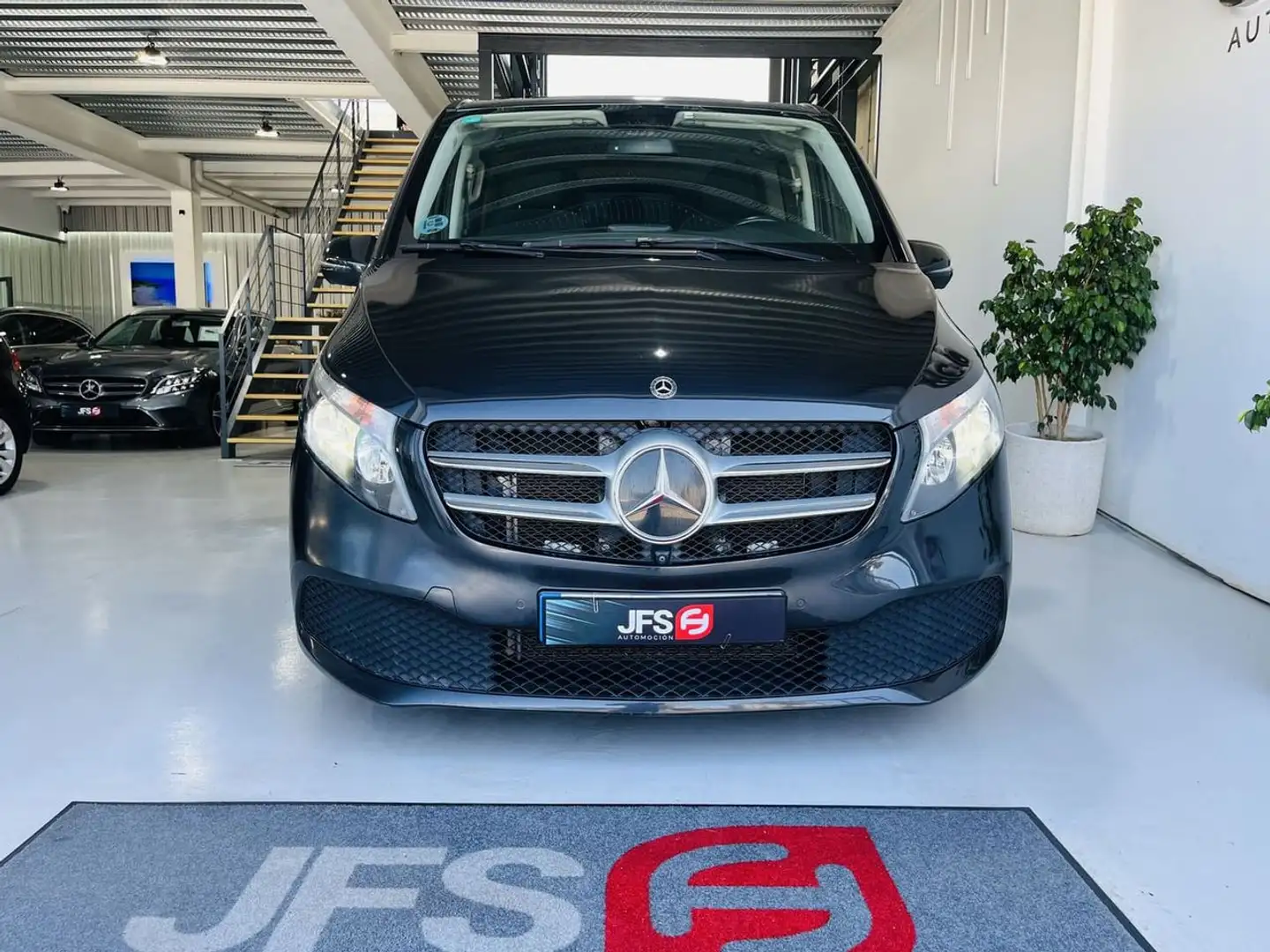 Mercedes-Benz V 220 220d Largo Avantgarde 7G Tronic Gris - 2