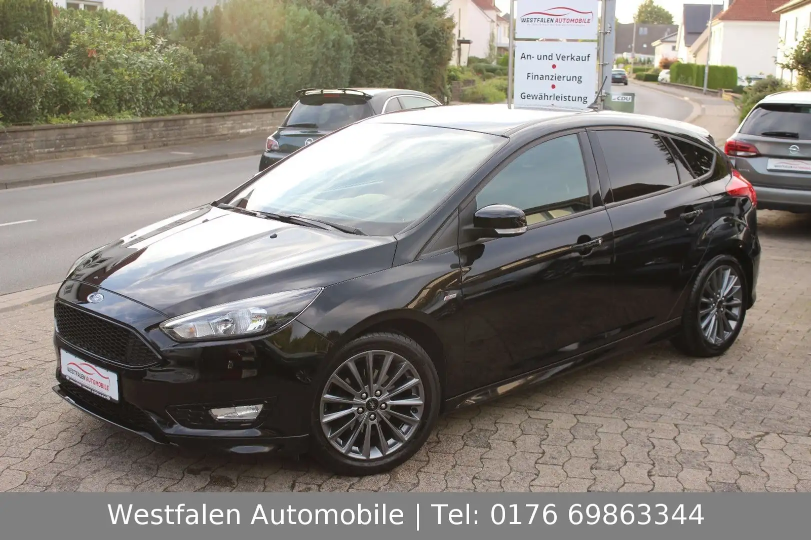 Ford Focus 1,0EcoBoost 125PS ST-Line|1Hand|AppCarPLay Schwarz - 2
