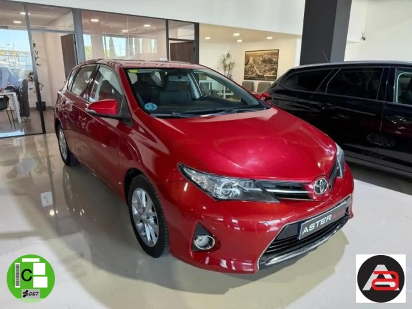 Toyota Auris 130 Feel! Rojo - 2