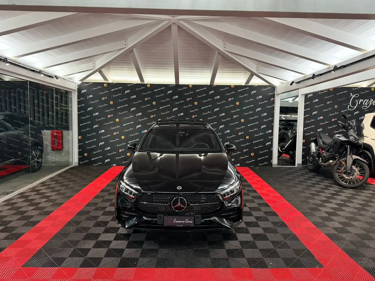 Mercedes-Benz A 180 d Automatic AMG Line Premium Zwart - 2