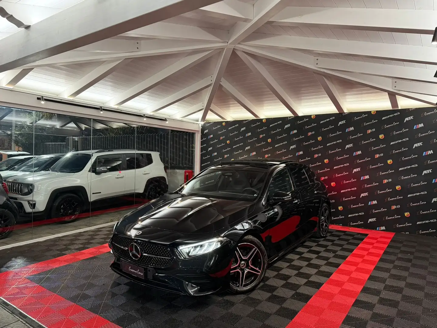 Mercedes-Benz A 180 d Automatic AMG Line Premium Zwart - 1