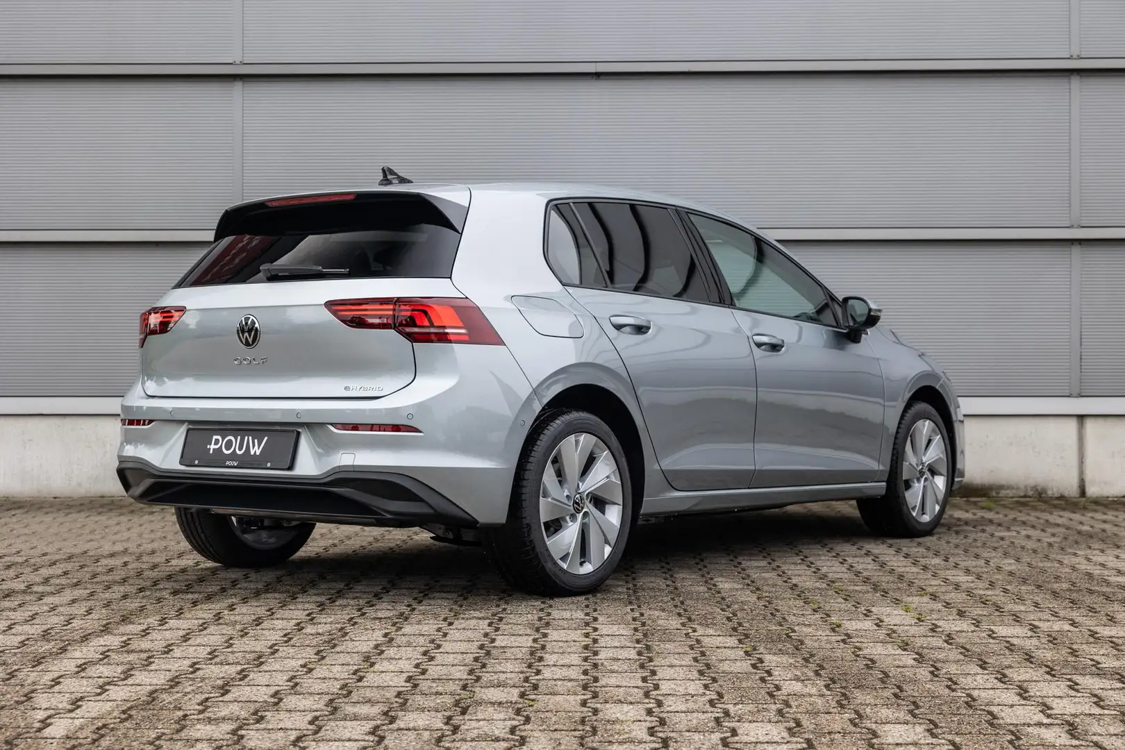 Volkswagen Golf 1.5 eHybrid 204pk Life Edition | Trekhaak Wegklapb Zilver - 2
