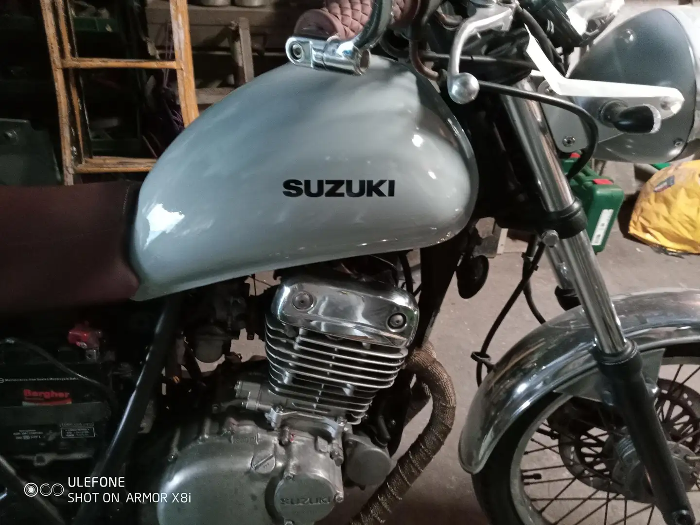 Suzuki TU 250 Grau - 1