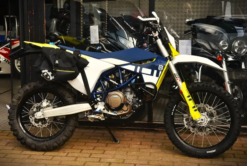 Husqvarna 701 Enduro - foto 2