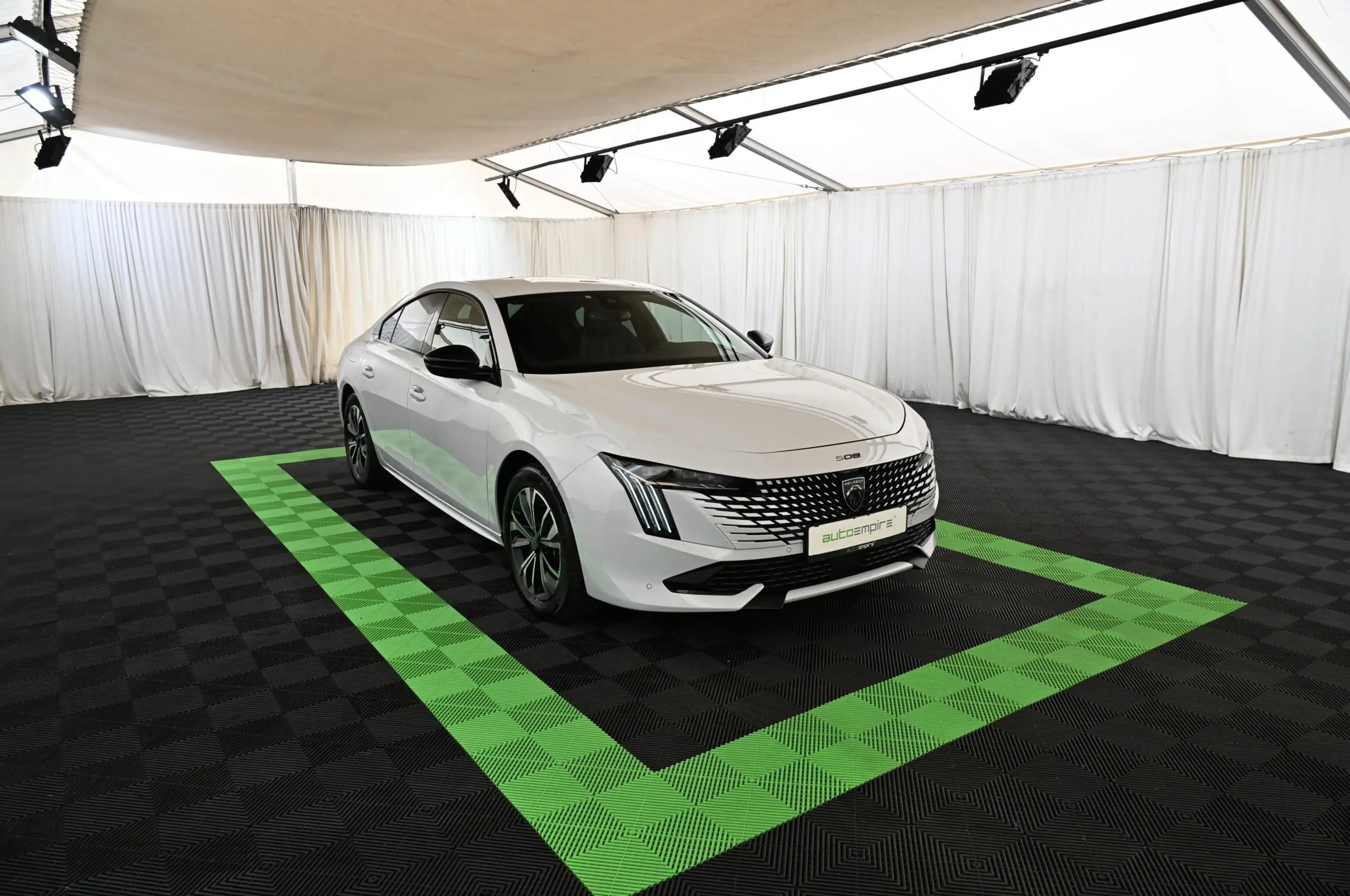 Peugeot 508 1.2 130 e-THP EAT8 Allure-Pack LED/NAVI/17 — photo 4