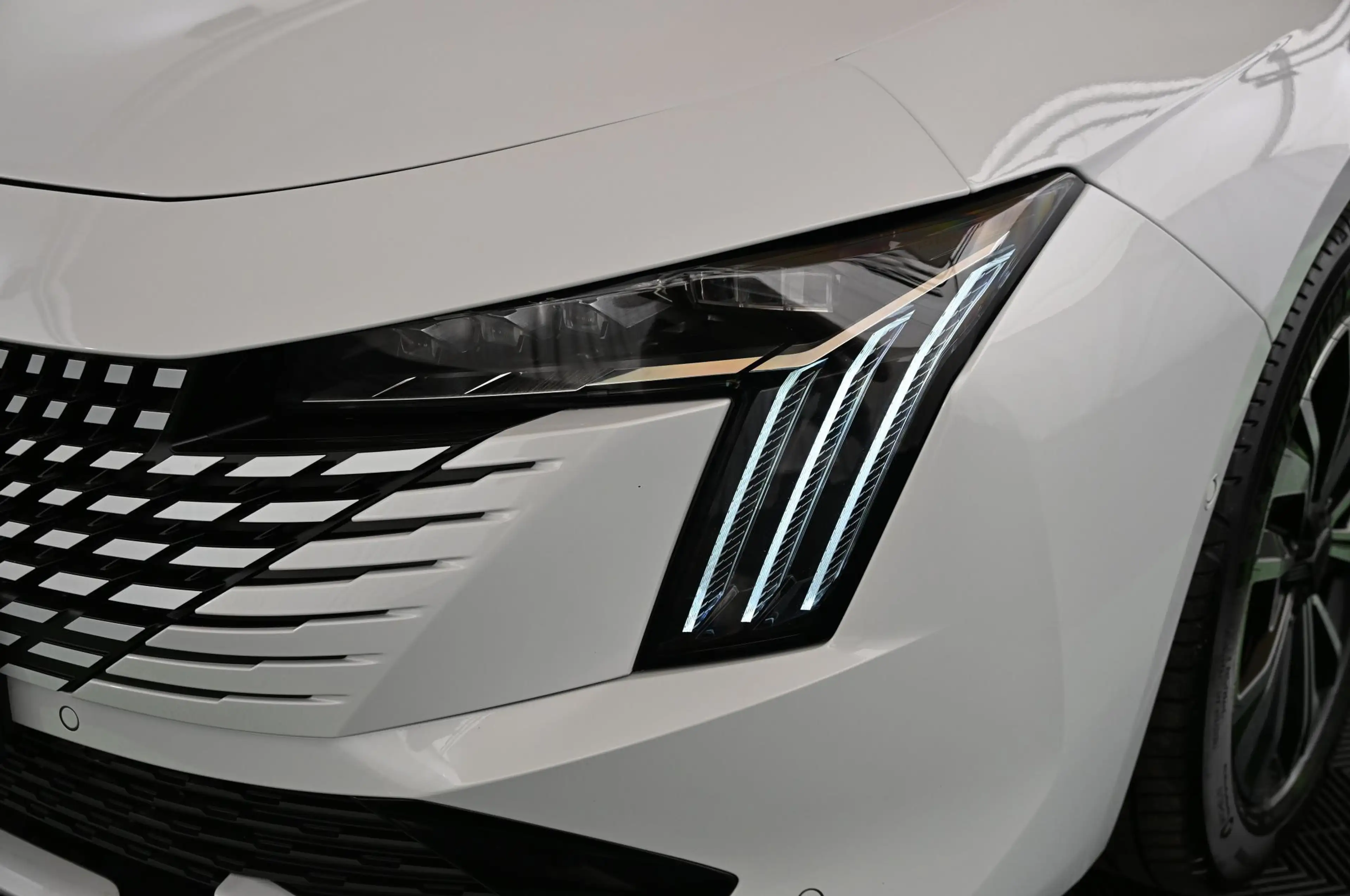 Peugeot 508 1.2 130 e-THP EAT8 Allure-Pack LED/NAVI/17 — photo 9