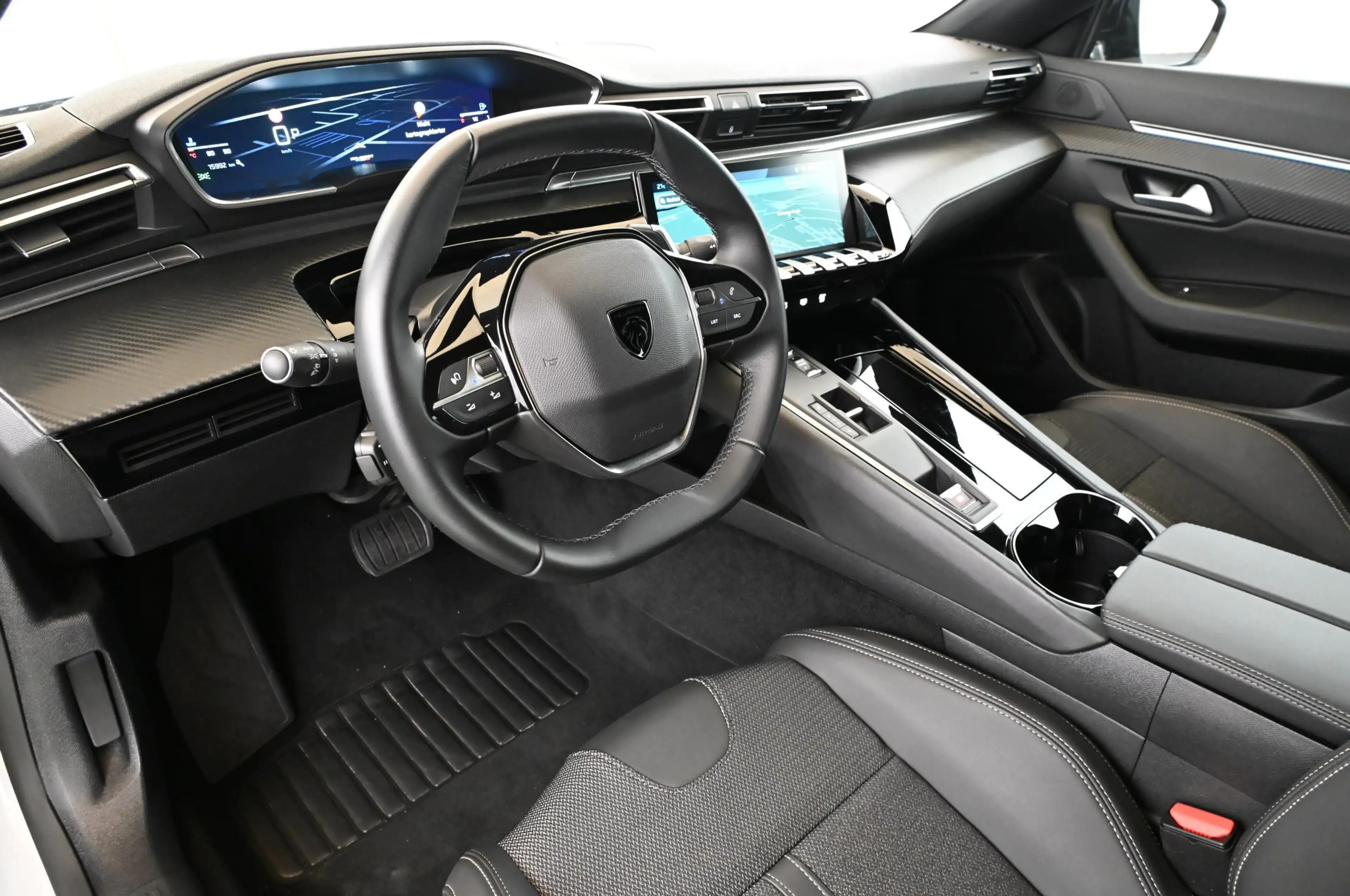 Peugeot 508 1.2 130 e-THP EAT8 Allure-Pack LED/NAVI/17 — photo 12