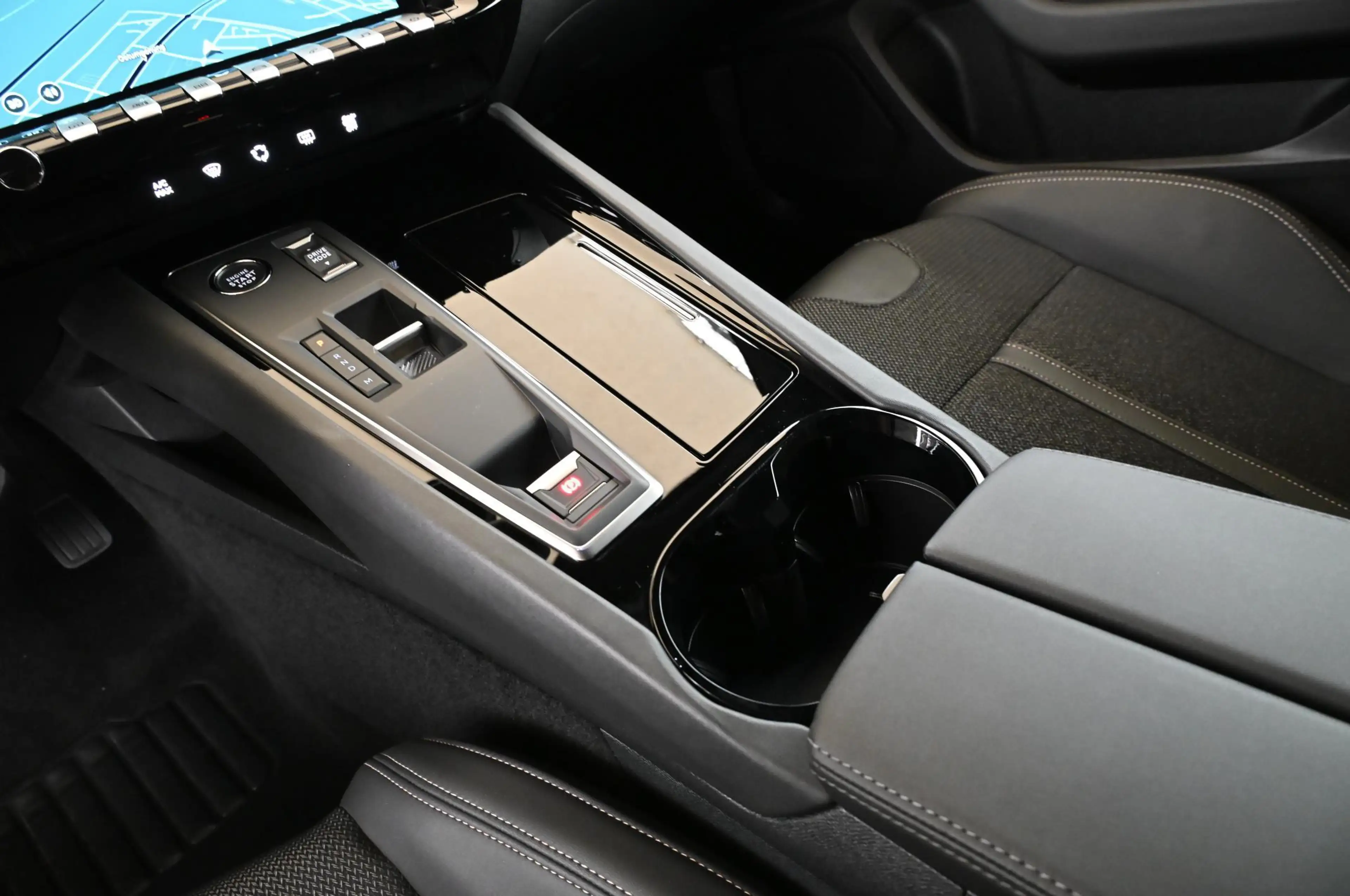 Peugeot 508 1.2 130 e-THP EAT8 Allure-Pack LED/NAVI/17 — photo 14