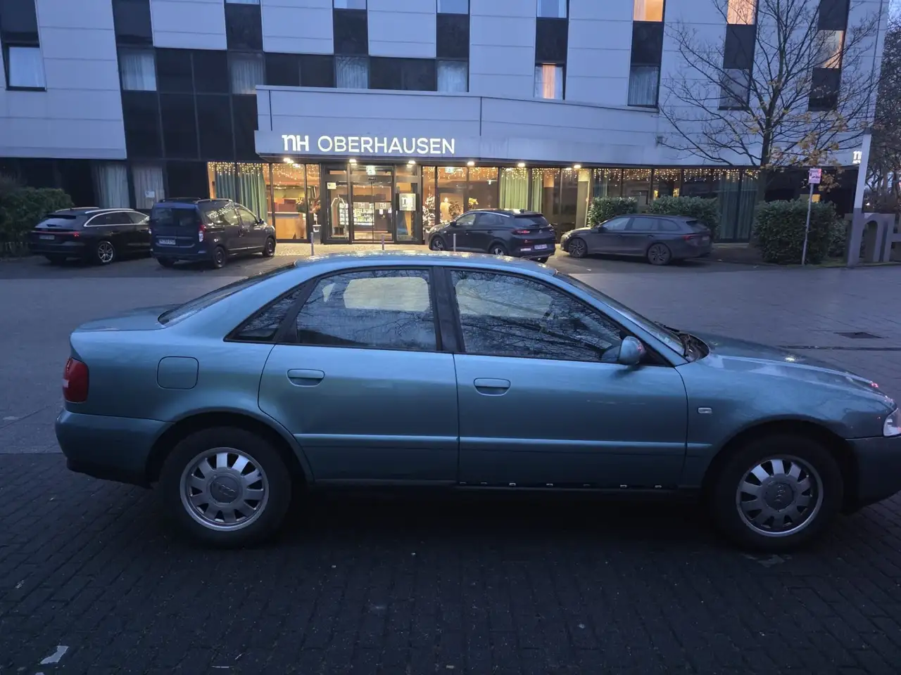 Audi A4 1.8, foto 1