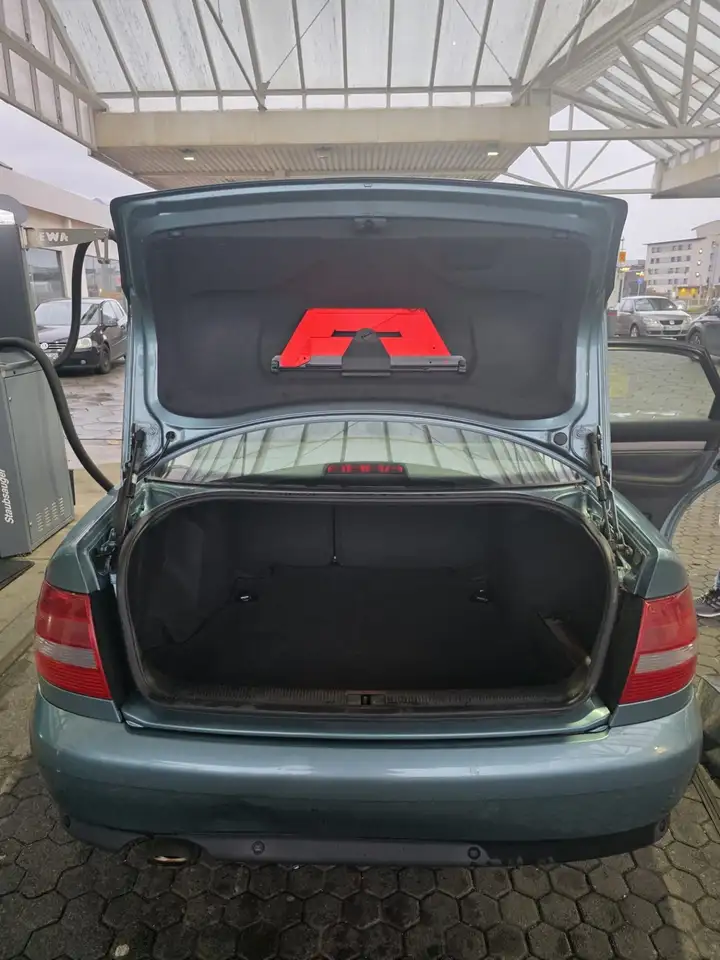 Audi A4 1.8, foto 6