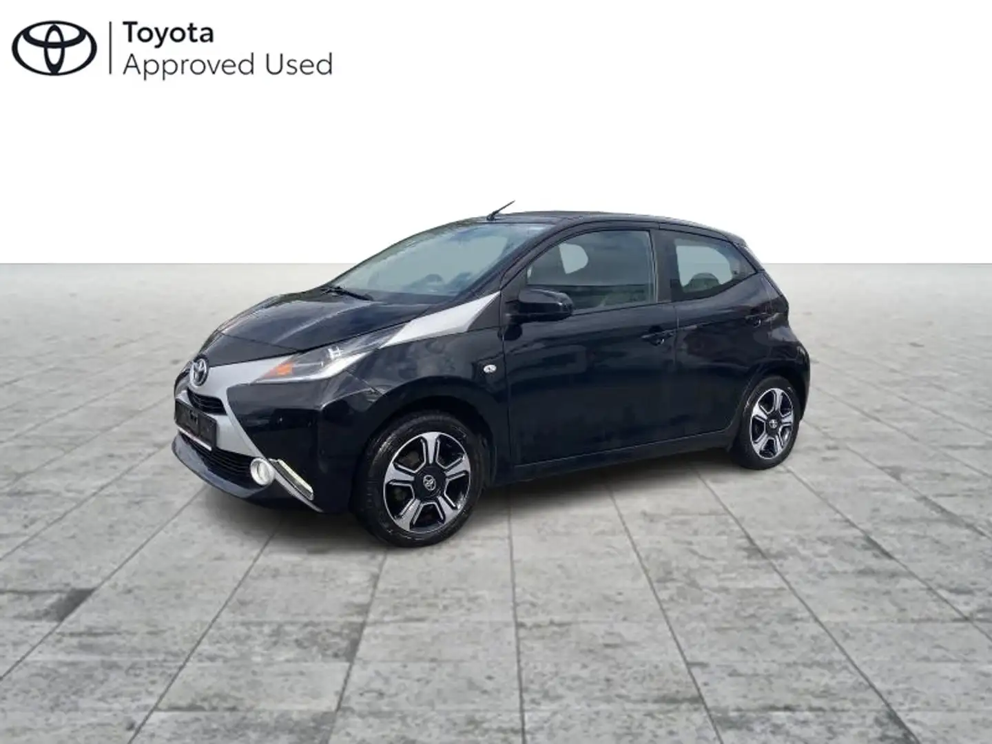 Toyota Aygo x-play & pack x-music crna - 1