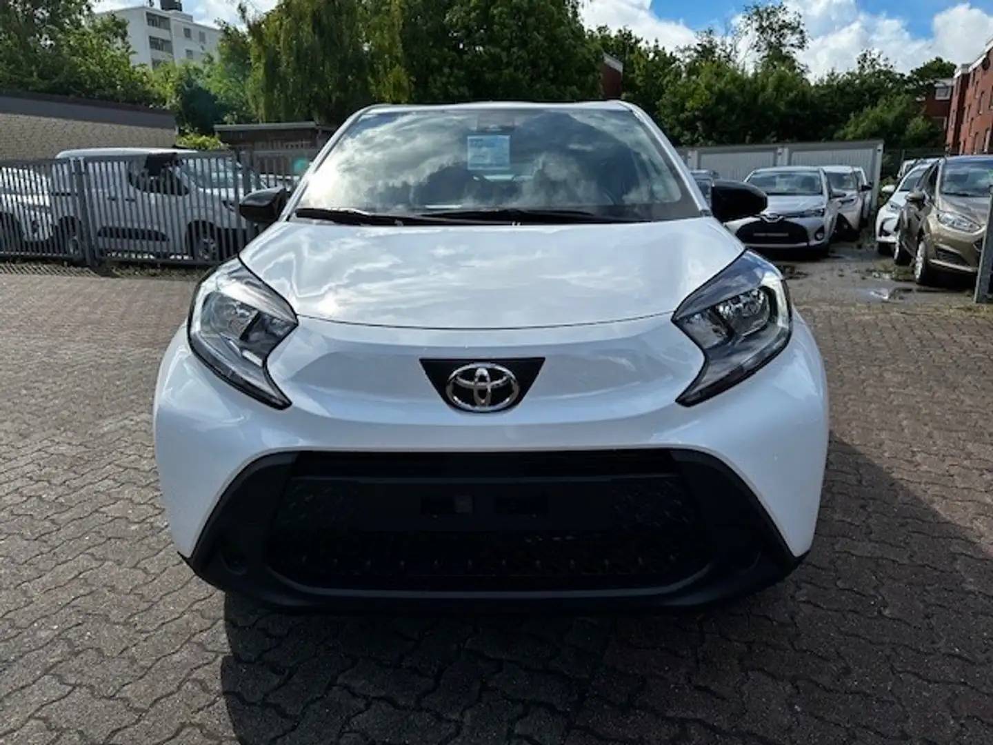 Toyota Aygo X 1,0-l-VVT-i, 5-Türer, Business Edition Bílá - 2