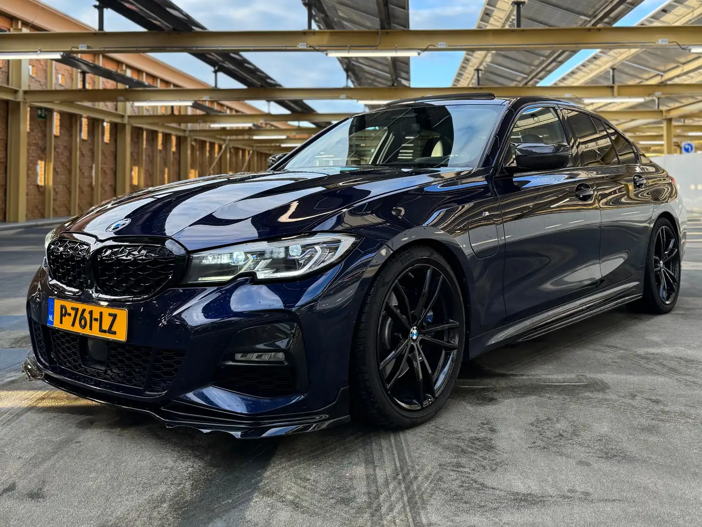BMW 330 330e met M Sportpakket en DCE-uitvoering Blauw - 2