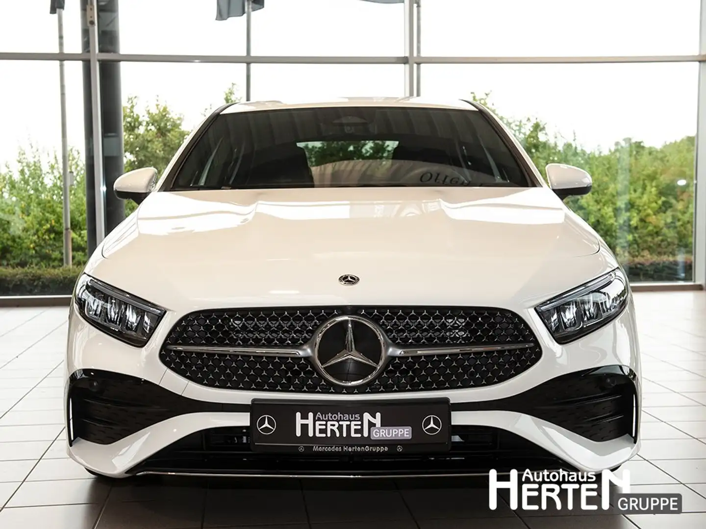 Mercedes-Benz A 200 +AMG+LED+R-KAMERA+AMBIENTE+KEYLESES+NAVI+ Weiß - 2