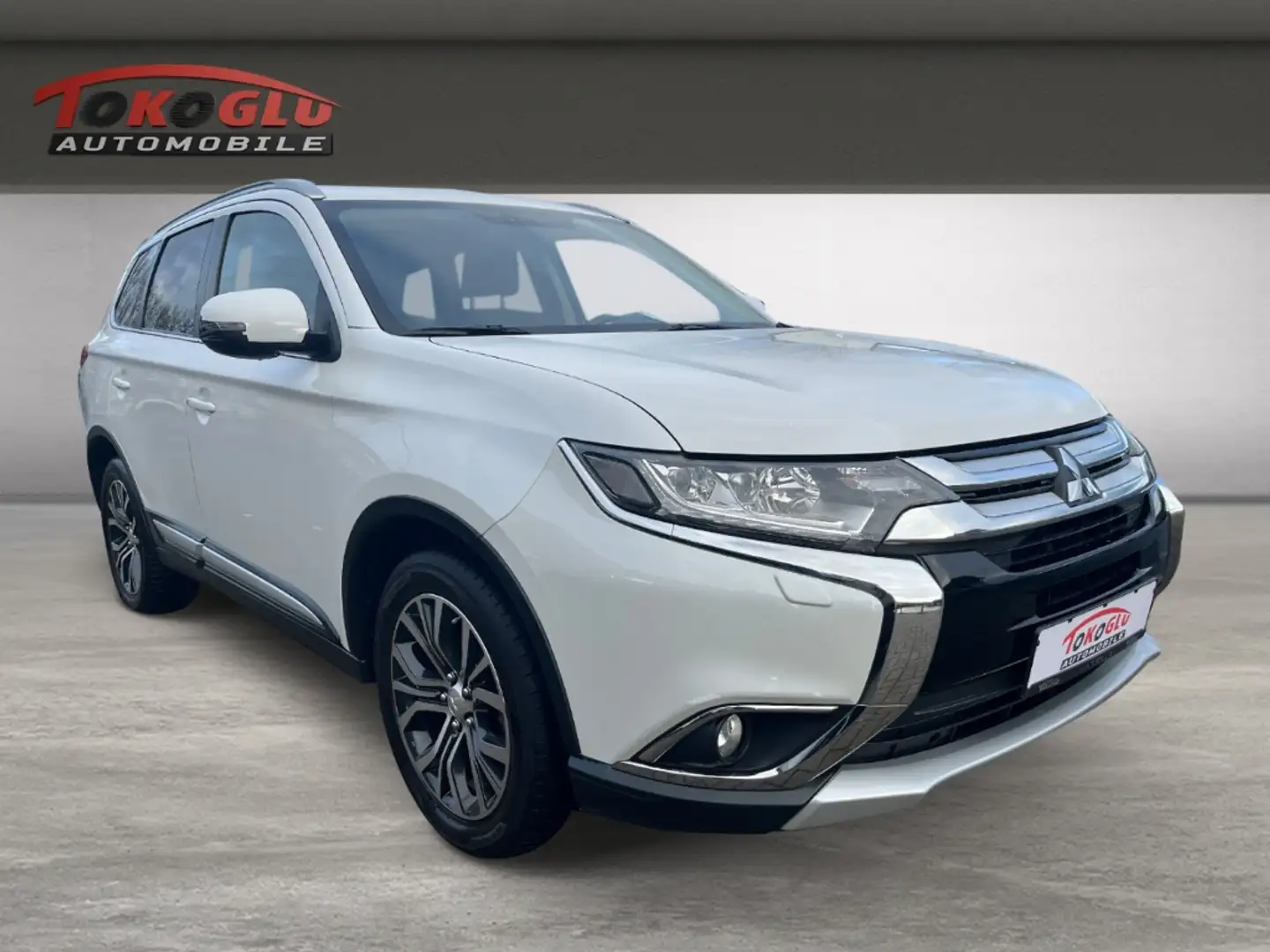 Mitsubishi Outlander SUV-Star+ 4WD 2.2 DI-D 1.HAND GARANTIE Rückfahrkam Weiß - 1