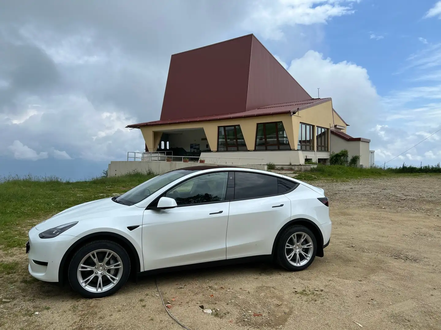 Tesla Model Y Standard Range Single Motor rwd Bianco - 1