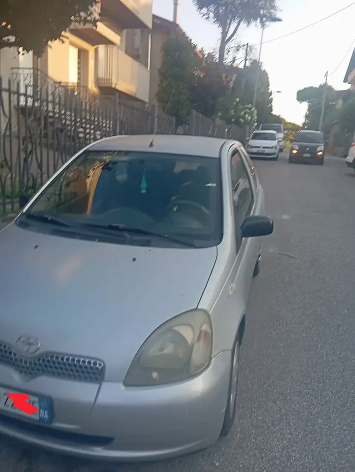 Toyota Yaris 3p 1.0, foto 1