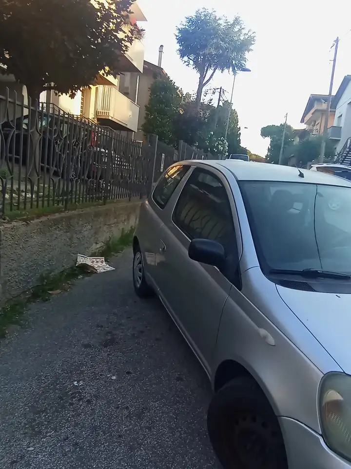 Toyota Yaris 3p 1.0, foto 2